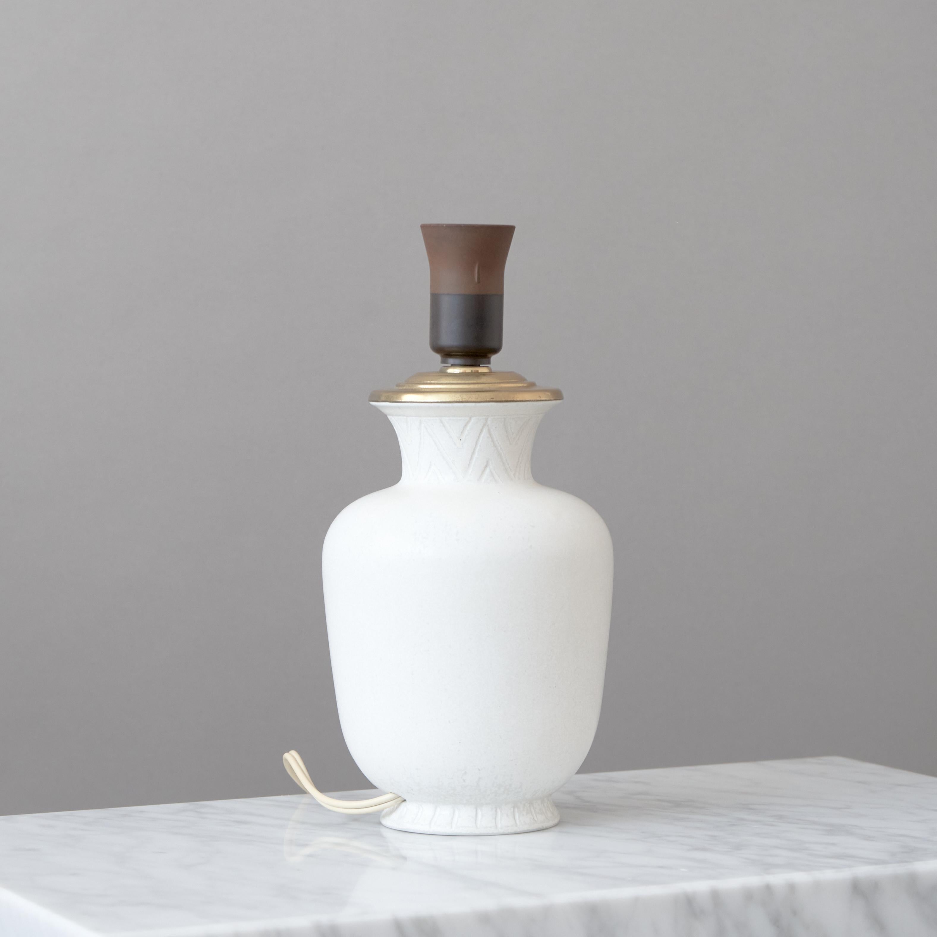 Gunnar Nylund, Lámpara de sobremesa de gres moteado blanco para Rörstrand, Suecia, años 40 siglo XX en venta