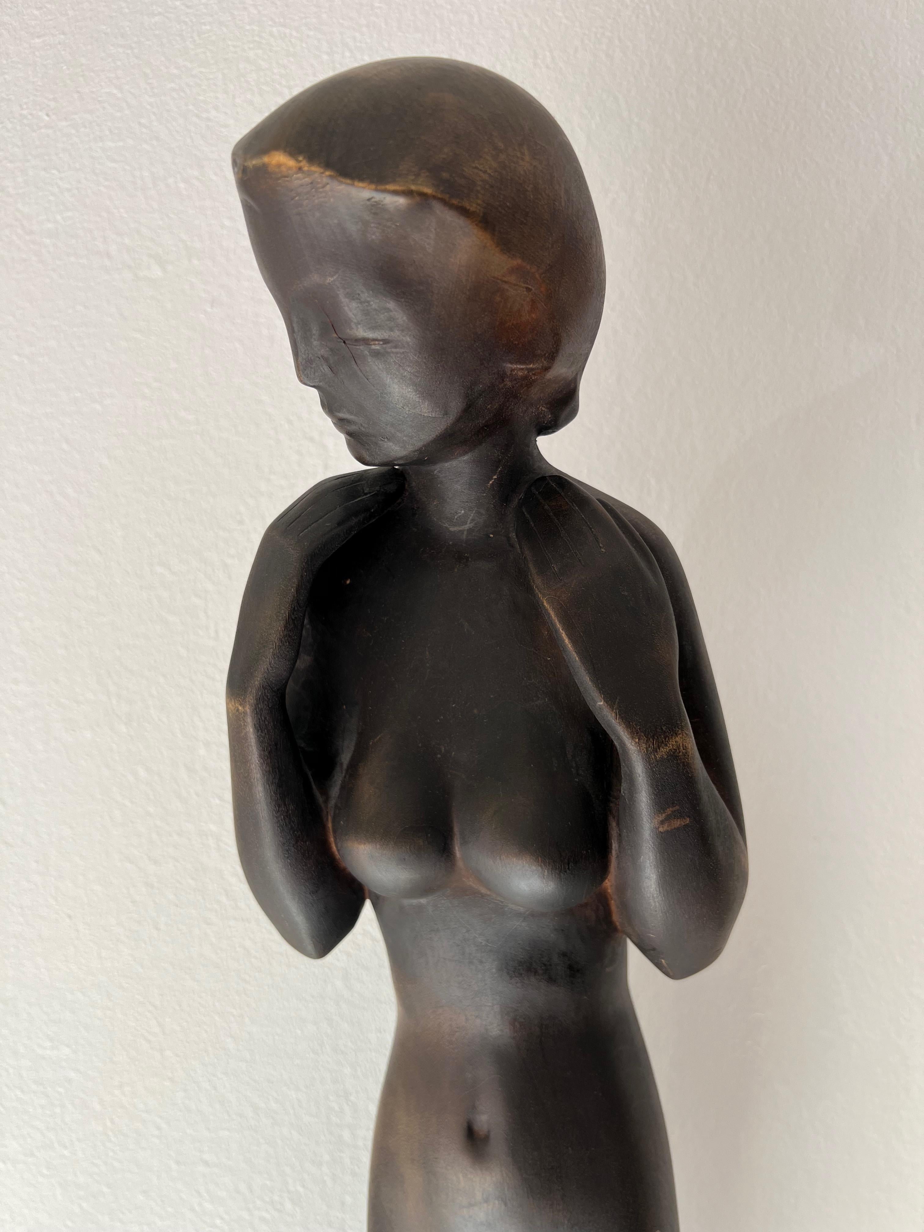 GUNNAR UOTILA, escultura de madera, firmada y fechada en 1953 Escandinavo moderno en venta
