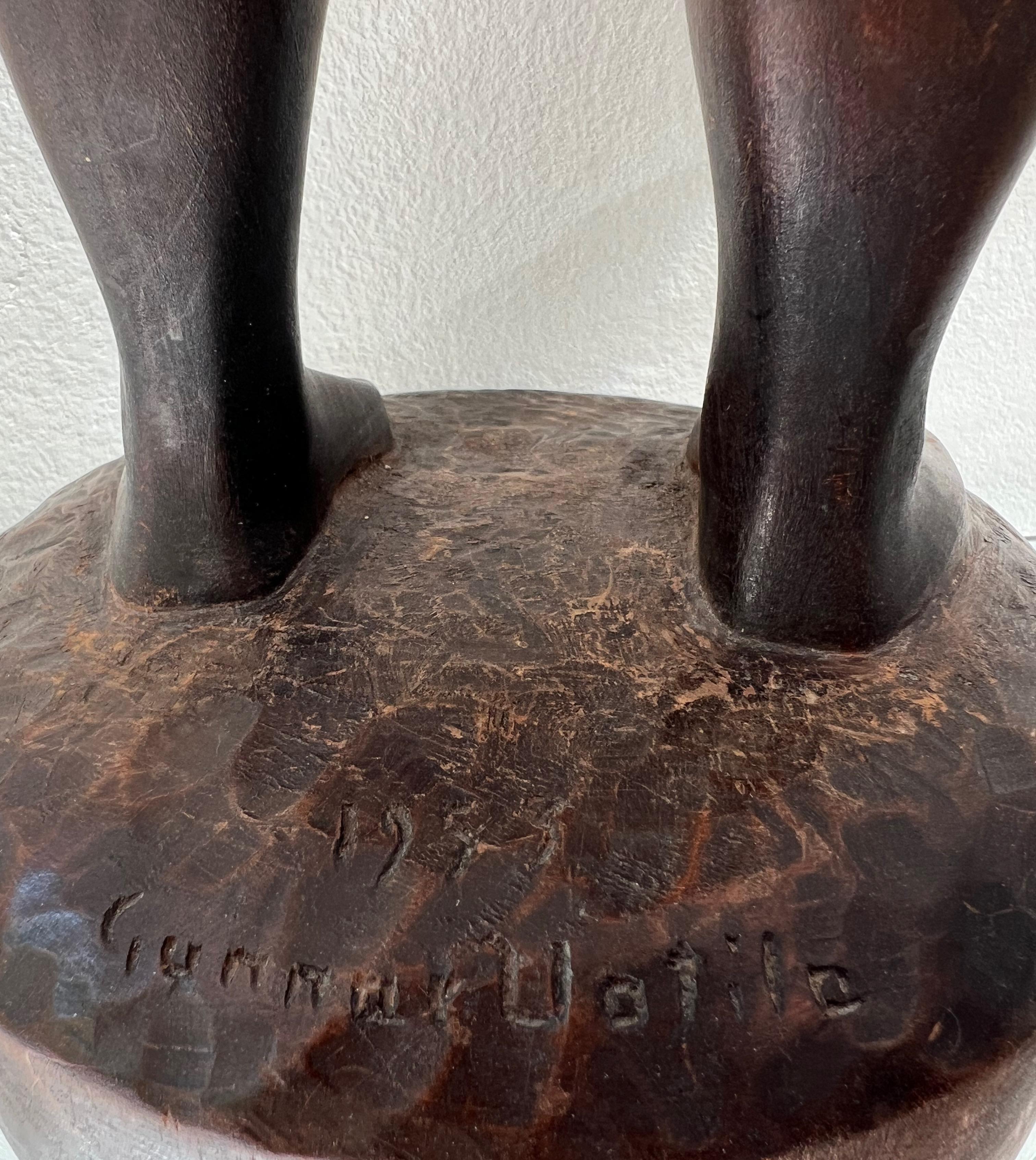 GUNNAR UOTILA, escultura de madera, firmada y fechada en 1953 Finlandés en venta