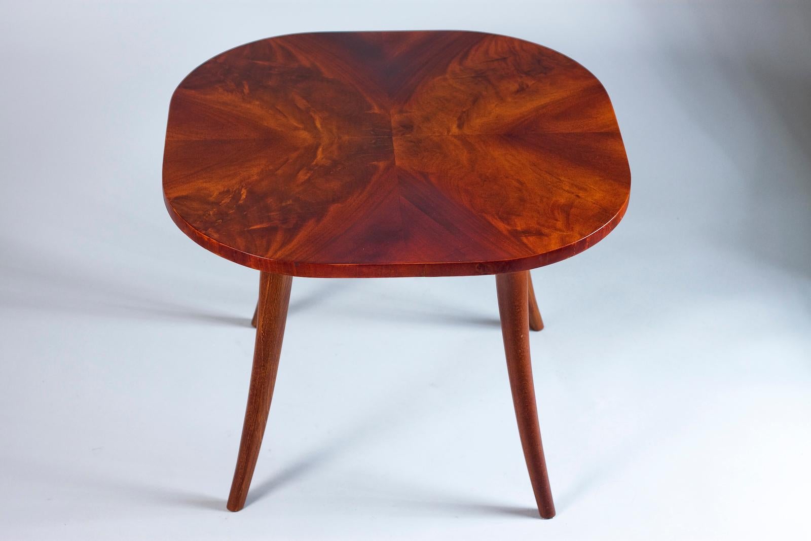 Scandinave moderne Table basse finlandaise des années 1940 par Gunnel Nyman pour Oy Boman Ab en vente