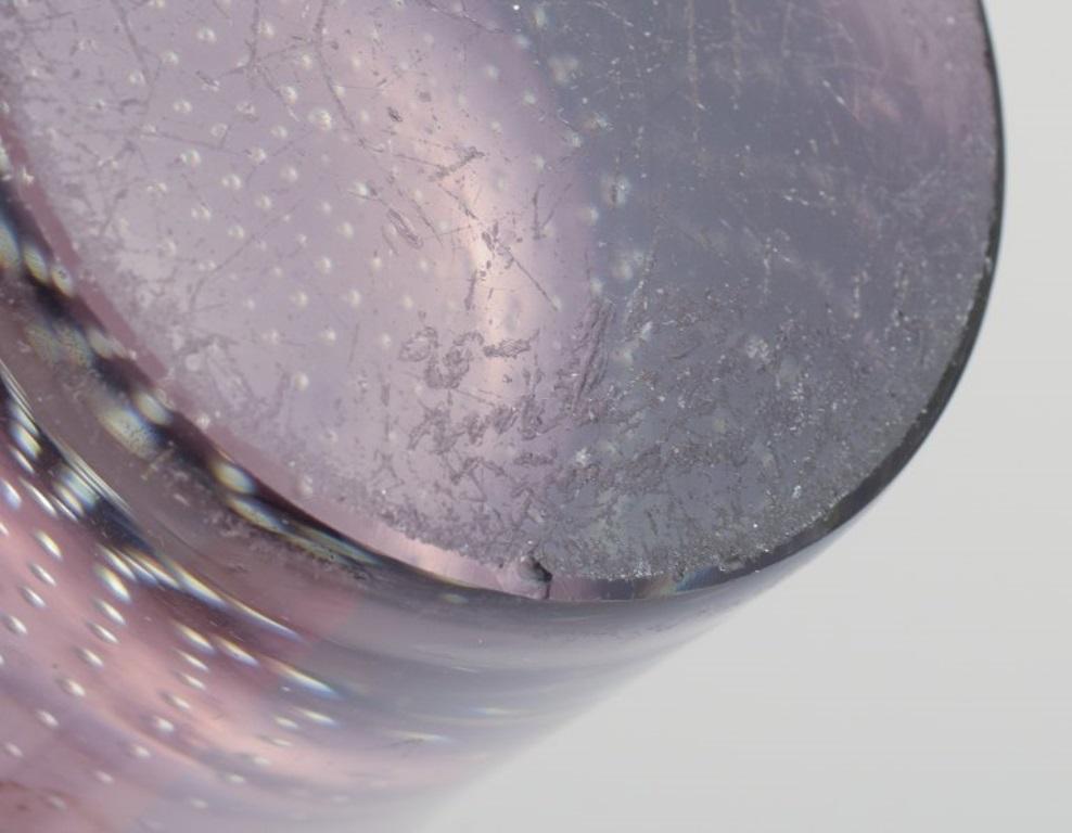 Vetro artistico Gunnel Nyman per Nuutajärvi Notsjö. Vaso in vetro artistico finlandese modernista. in vendita