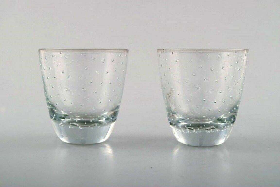 Scandinavian Modern Gunnel Nyman for Nuutajärvi. Two vodka glasses in clear art glass. For Sale