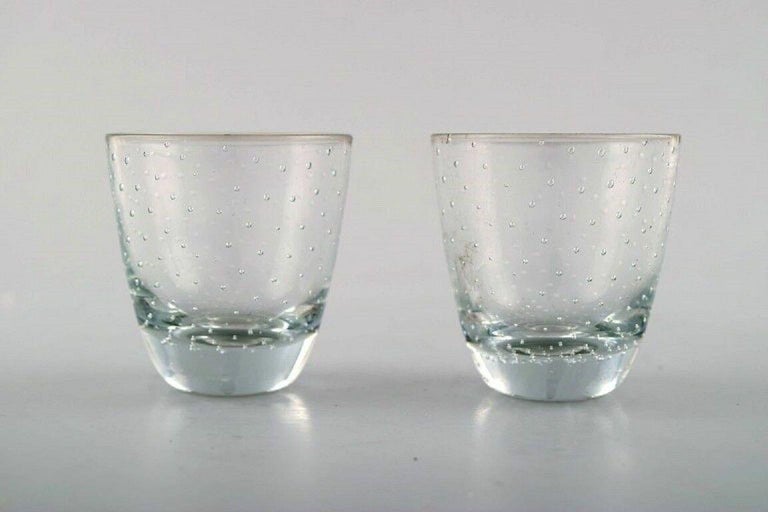 Finnish Gunnel Nyman for Nuutajärvi. Two vodka glasses in clear art glass. For Sale