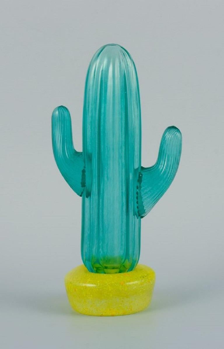 Gunnel Sahlin for Kosta Boda, cactus in turquoise art glass.
Approx. 1980s.
In perfect condition.
Sticker.
Dimensions: H 23.0 x D 11.0 cm.