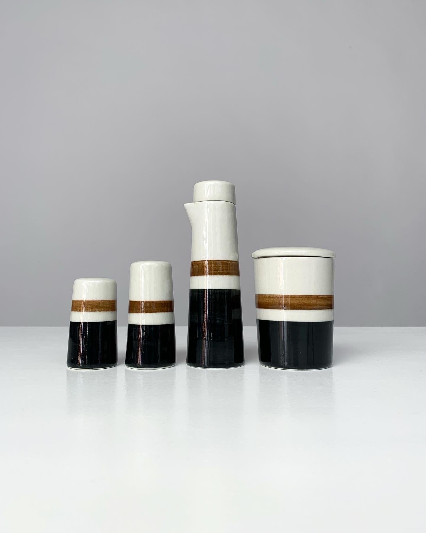 Rare Gunnel Sallmén condiment set for Arabia Finland, designed in 1959 and produced around 1964-1971.

The original purpose was to serve vinegar, mustard, salt and pepper, which are typically used in the finnish kitchen.

The salt shaker has an