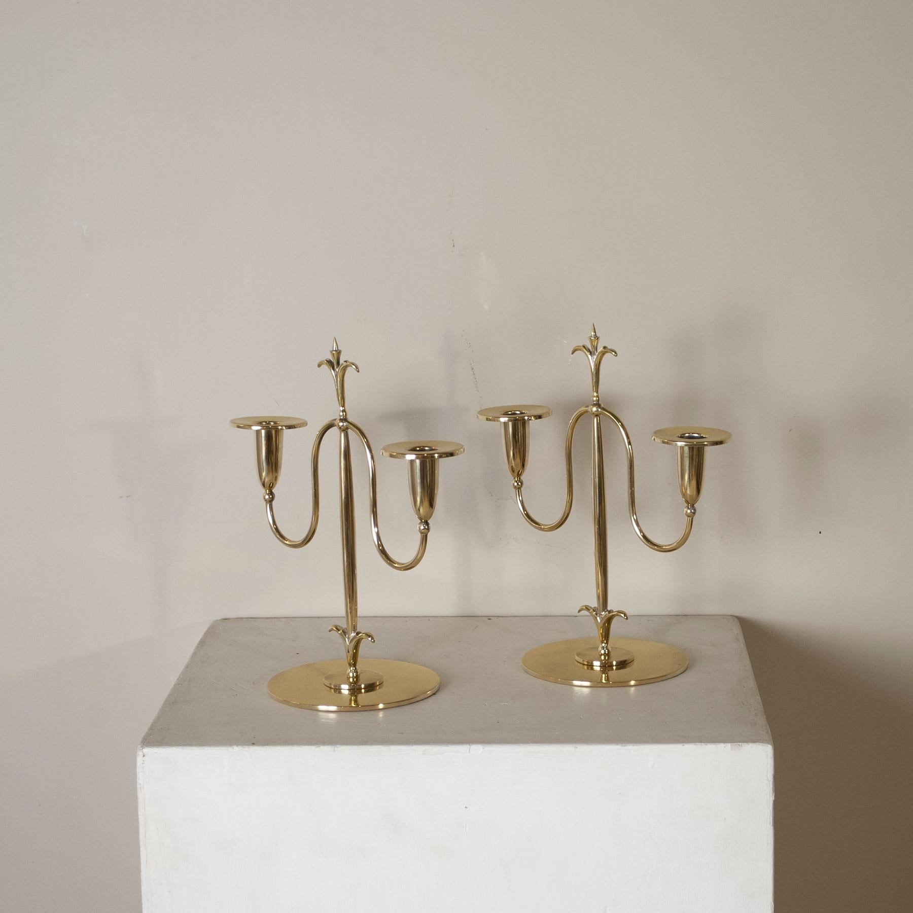 Ensemble de deux chandeliers Art Déco en laiton 1940's par Gunner Ander