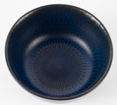 Gunner Nylund para Nymolle, Dinamarca Cuenco de cerámica azul.