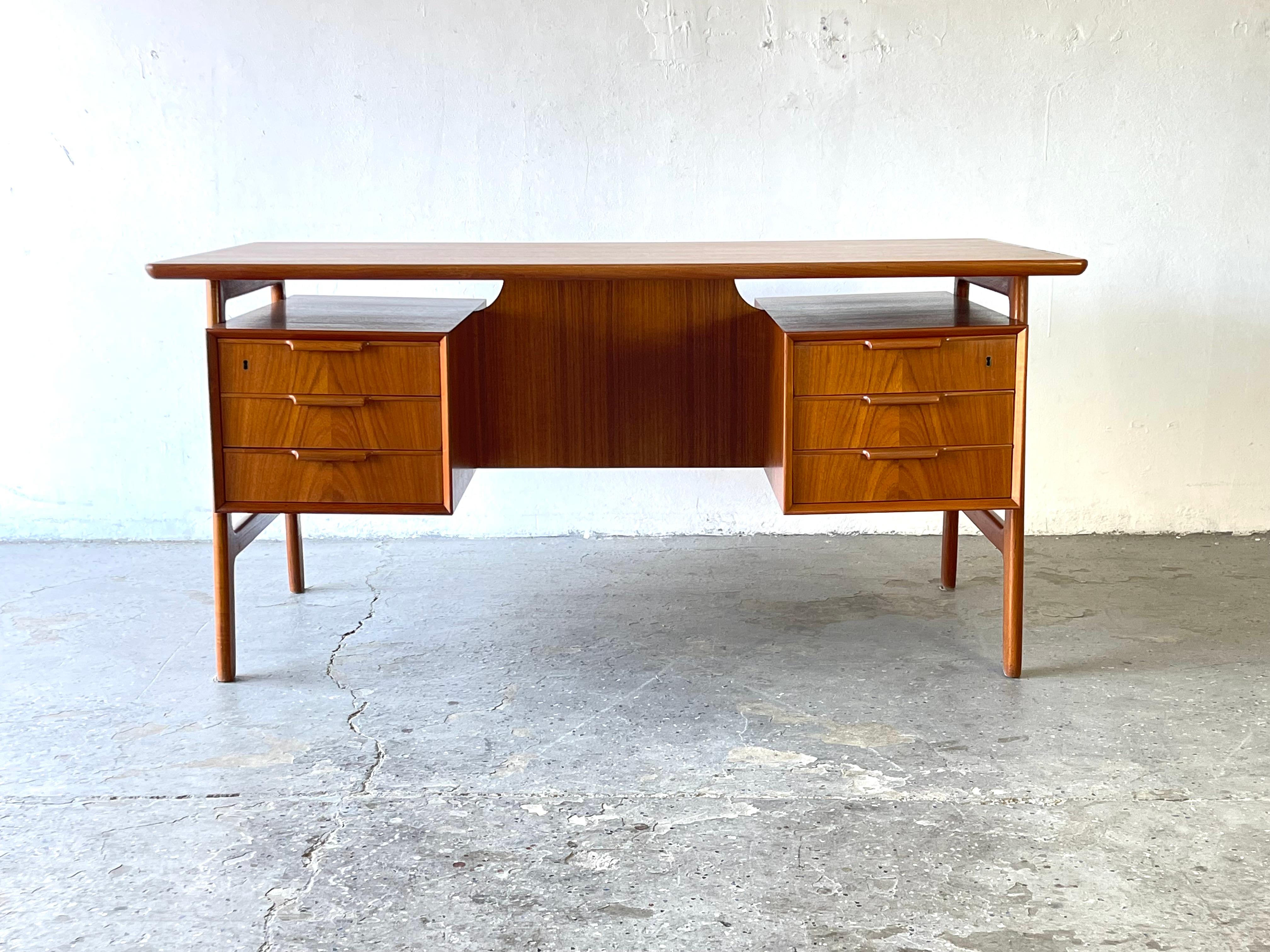 Gunni Omann Danish Mid-Century Modern Floating Teak Desk In Good Condition In Las Vegas, NV