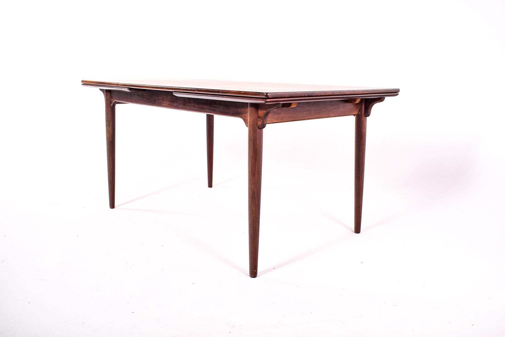 Gunni Omann Dining Table in Rosewood, Model 54, 1960’s In Good Condition In Lisboa, Lisboa