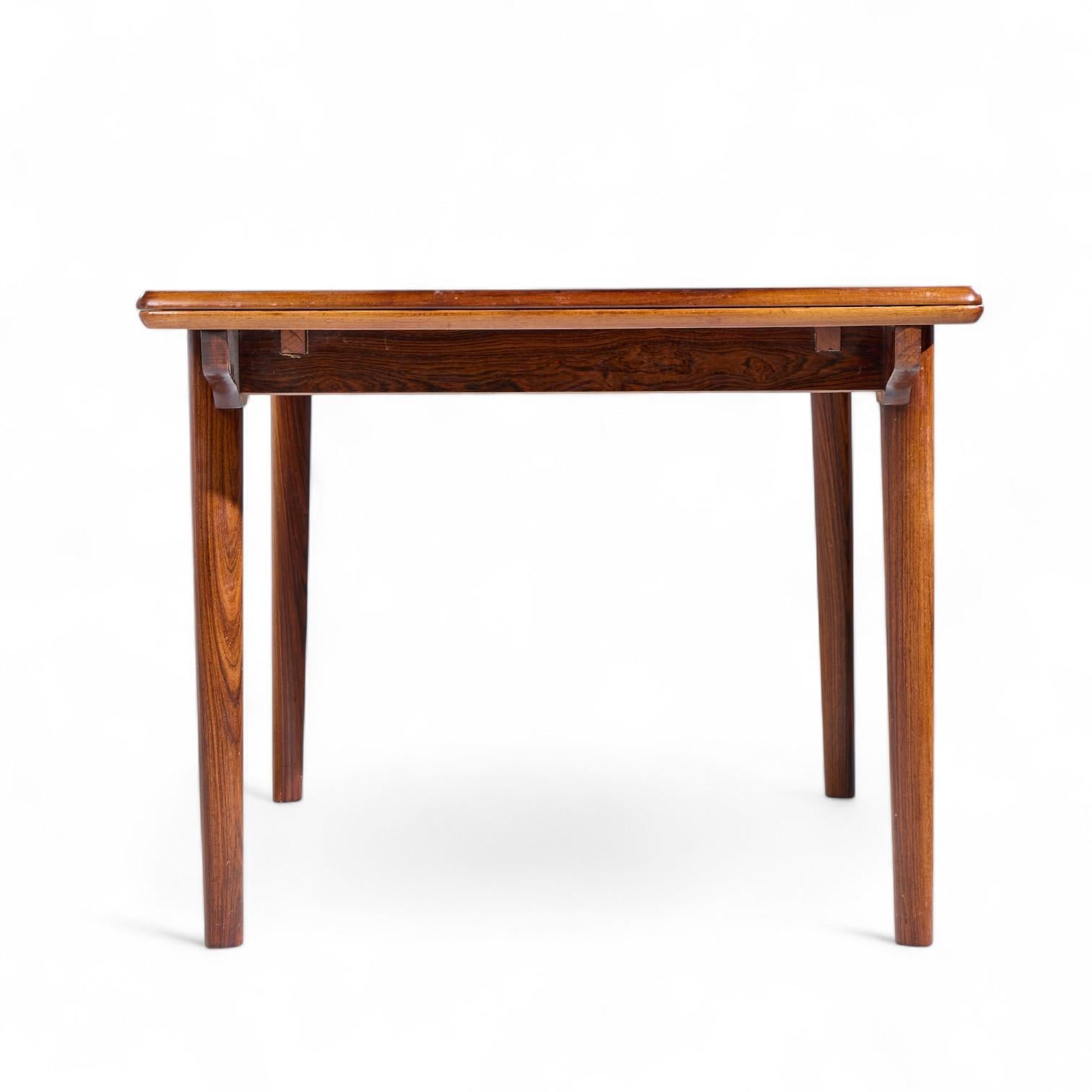 Gunni Omann for Omann Jun Mid Century Danish Rosewood Hidden Leaf Dining Table Bon état - En vente à Franklin Park, IL