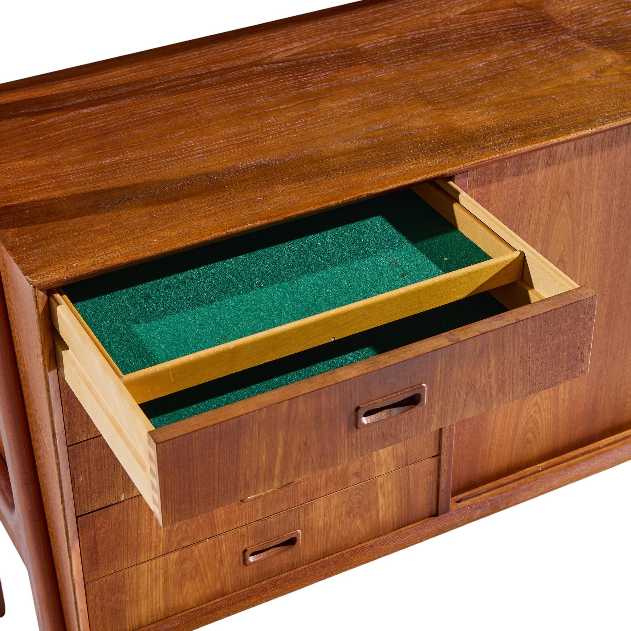 Gunni Omann per Gunni Omann Model 3 Credenza e conigliera in teak danese del metà del secolo scorso in vendita 3