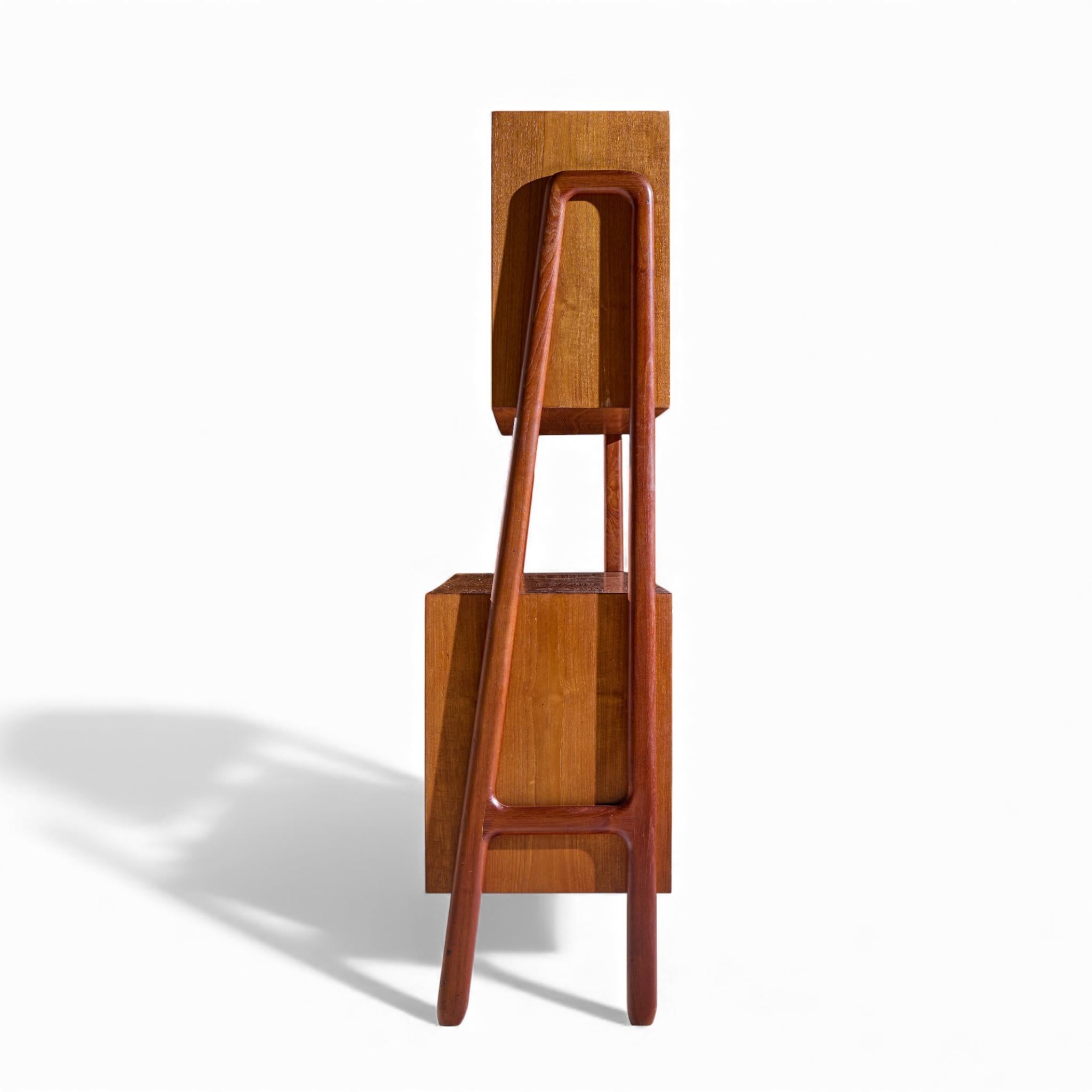 Gunni Omann per Gunni Omann Model 3 Credenza e conigliera in teak danese del metà del secolo scorso In condizioni buone in vendita a Franklin Park, IL