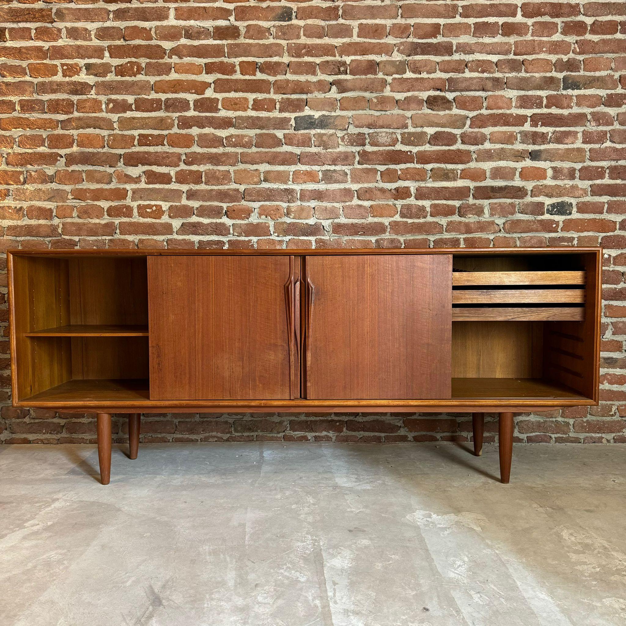 Placage Buffet Gunni Omann pour Omann Jun, Danemark, années 1960 en vente