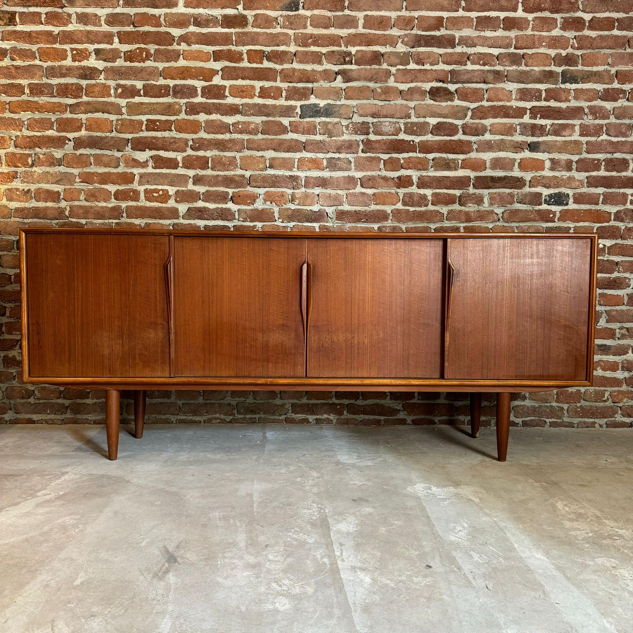 Buffet Gunni Omann pour Omann Jun, Danemark, années 1960 Bon état - En vente à Torino, IT