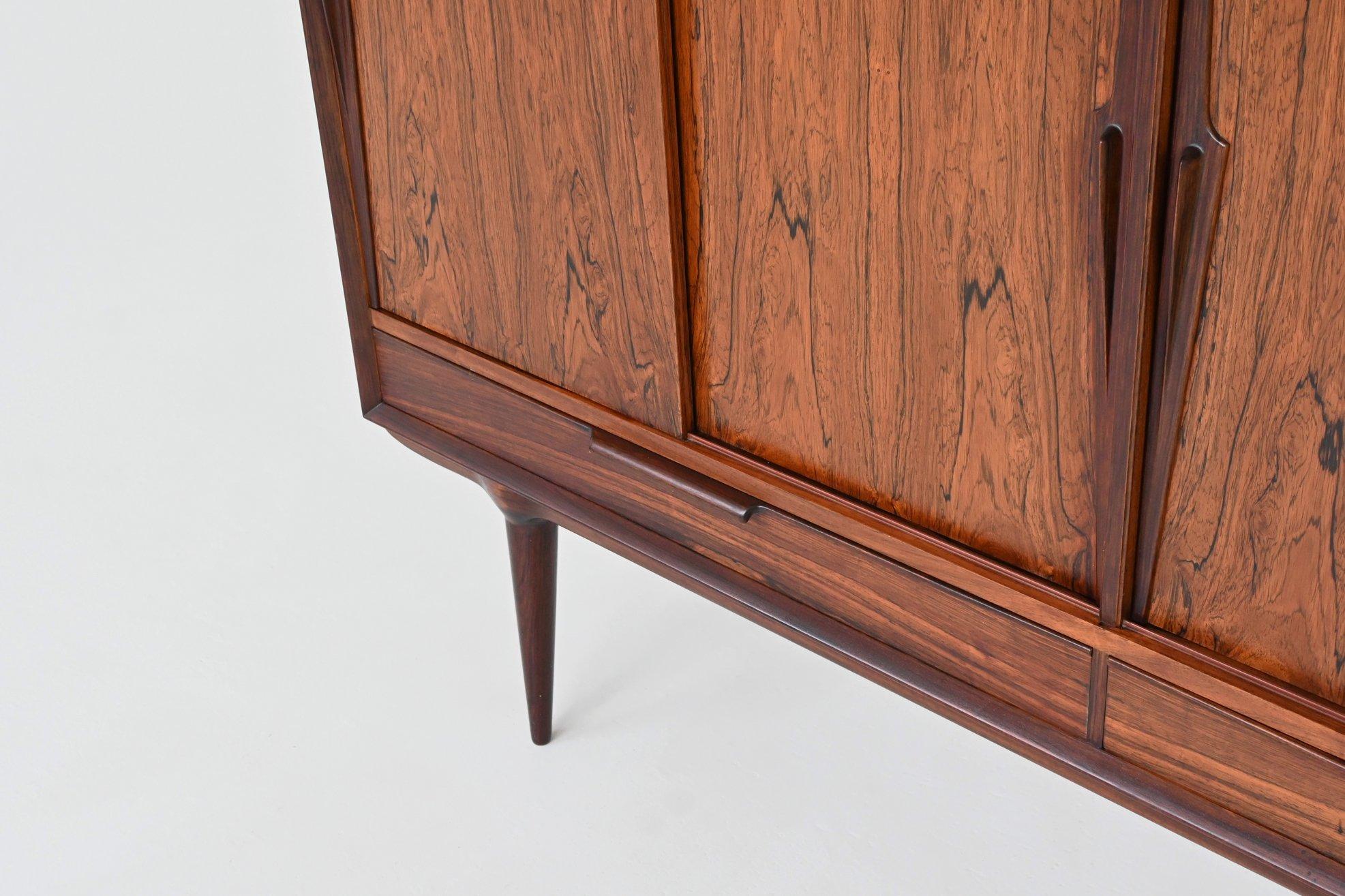 Gunni Omann highboard model 13 in rosewood Omann Jun Denmark 1960 In Good Condition For Sale In Etten-Leur, NL