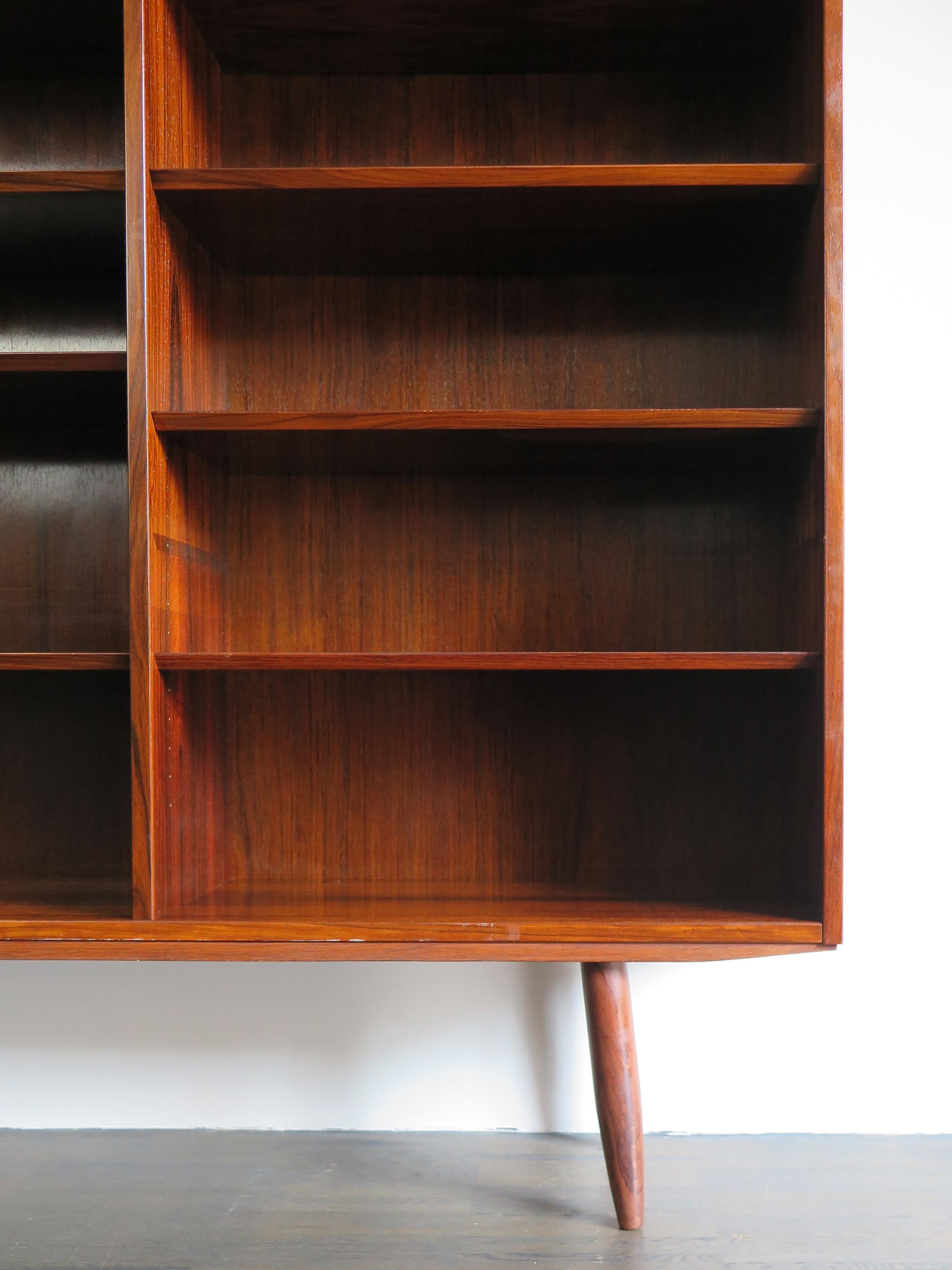 Gunni Omann Midcentury Scandinavian Wood Bookcase, 1960s In Good Condition For Sale In Reggio Emilia, IT