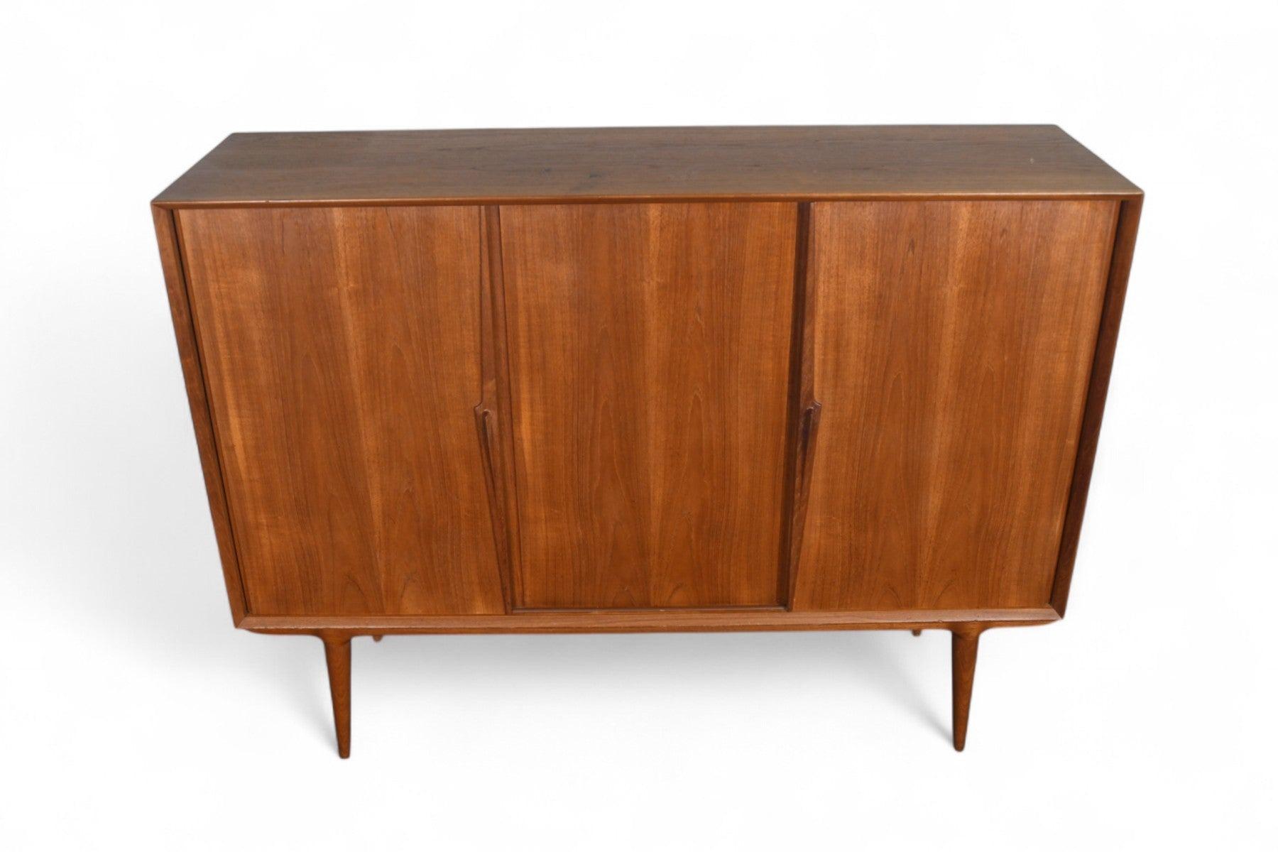 Gunni Omann Modello 15 Credenza alta in teak in vendita 3