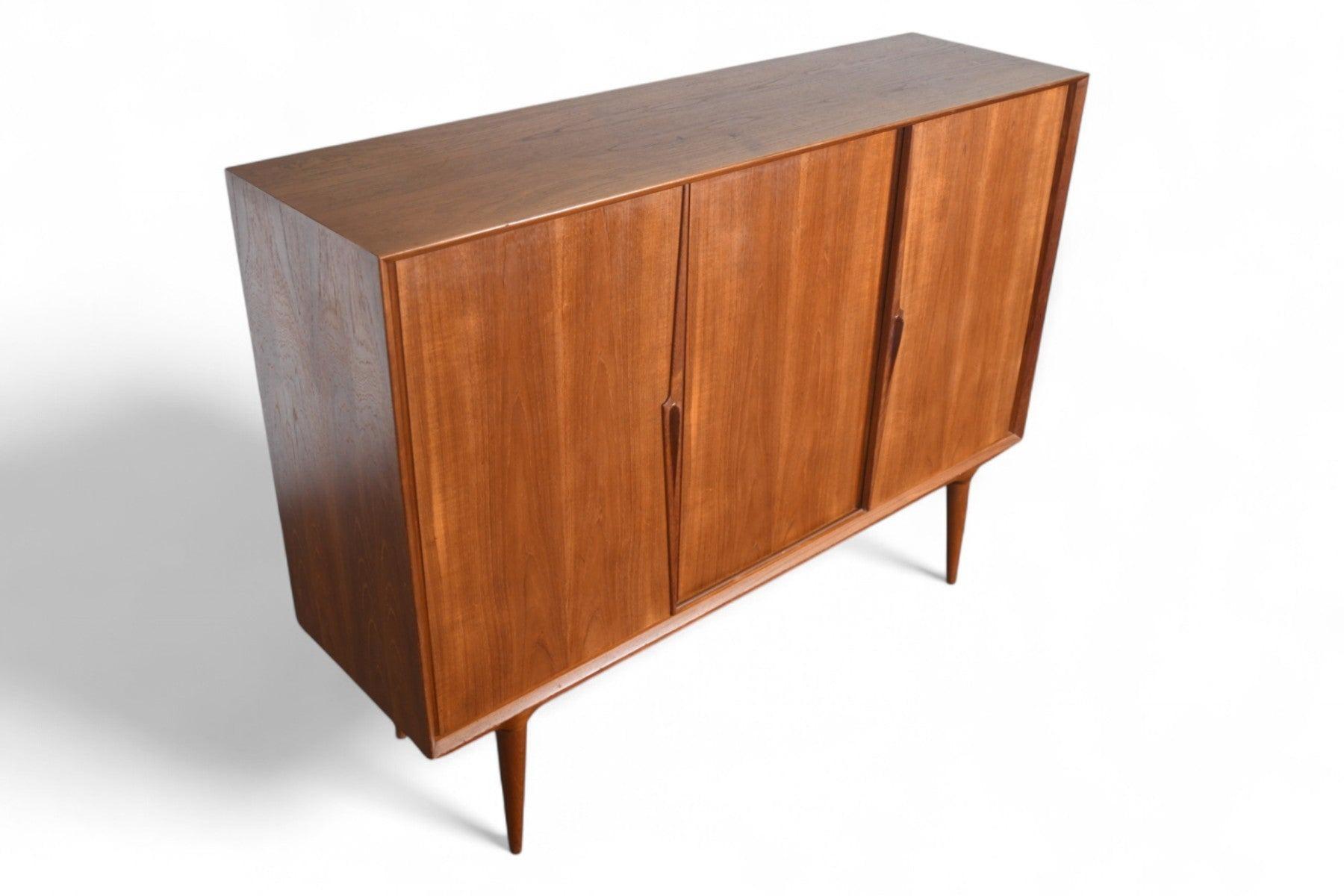 Gunni Omann Modello 15 Credenza alta in teak in vendita 4