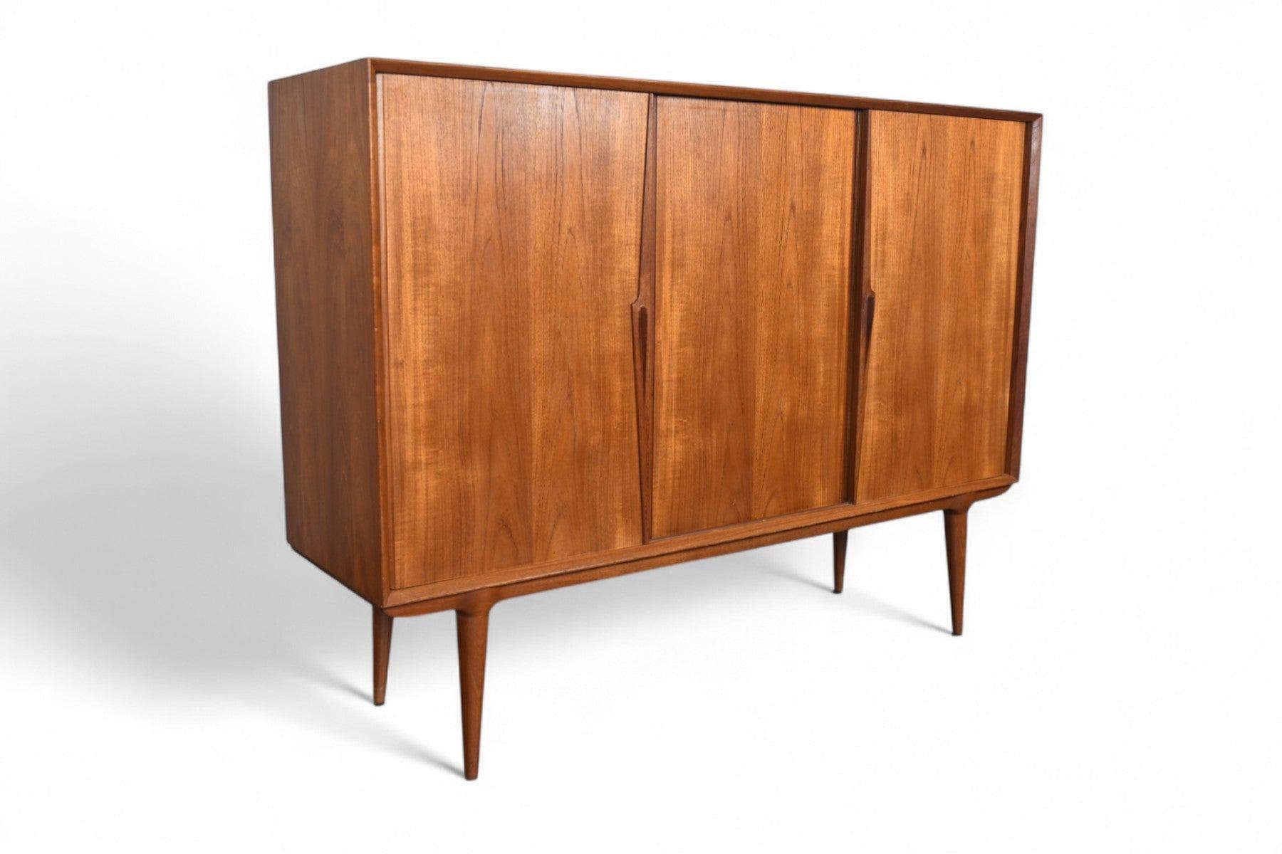 Gunni Omann Modello 15 Credenza alta in teak in vendita 5