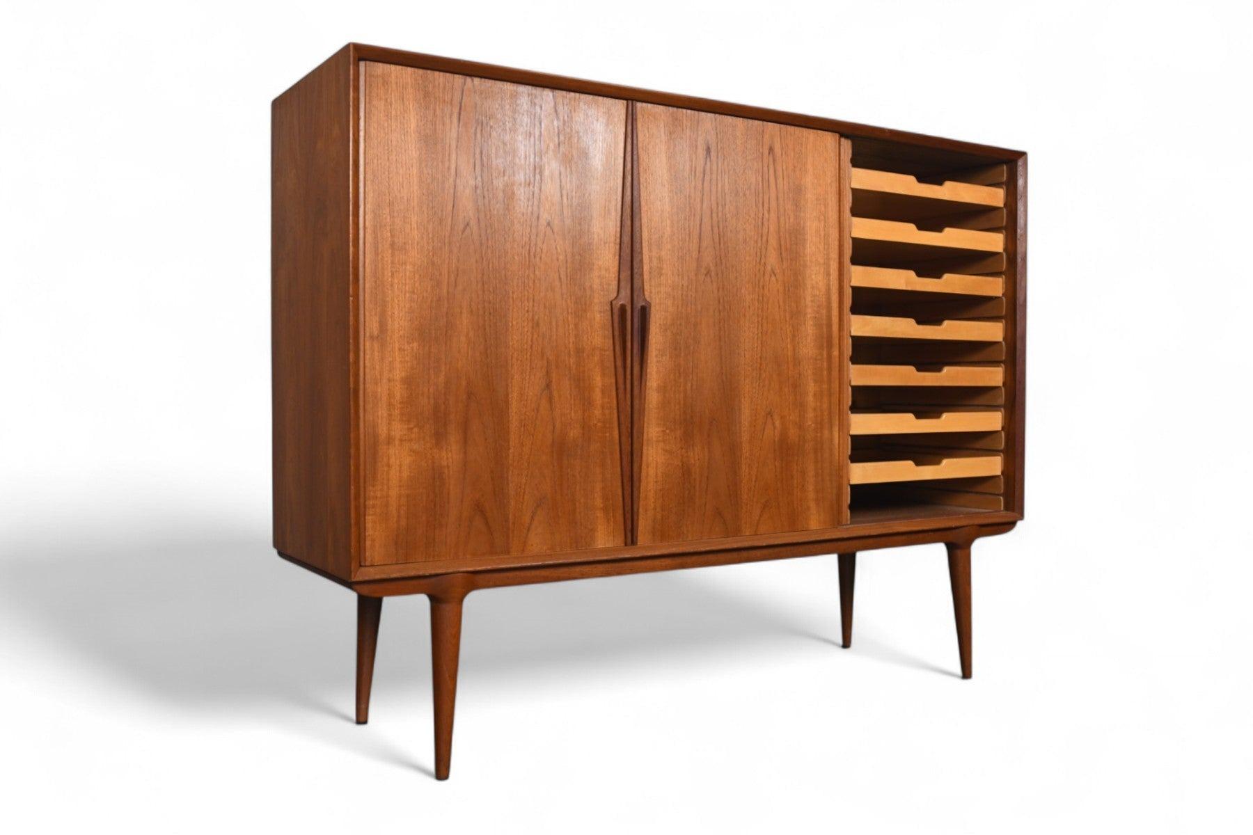 Gunni Omann Modello 15 Credenza alta in teak in vendita 9