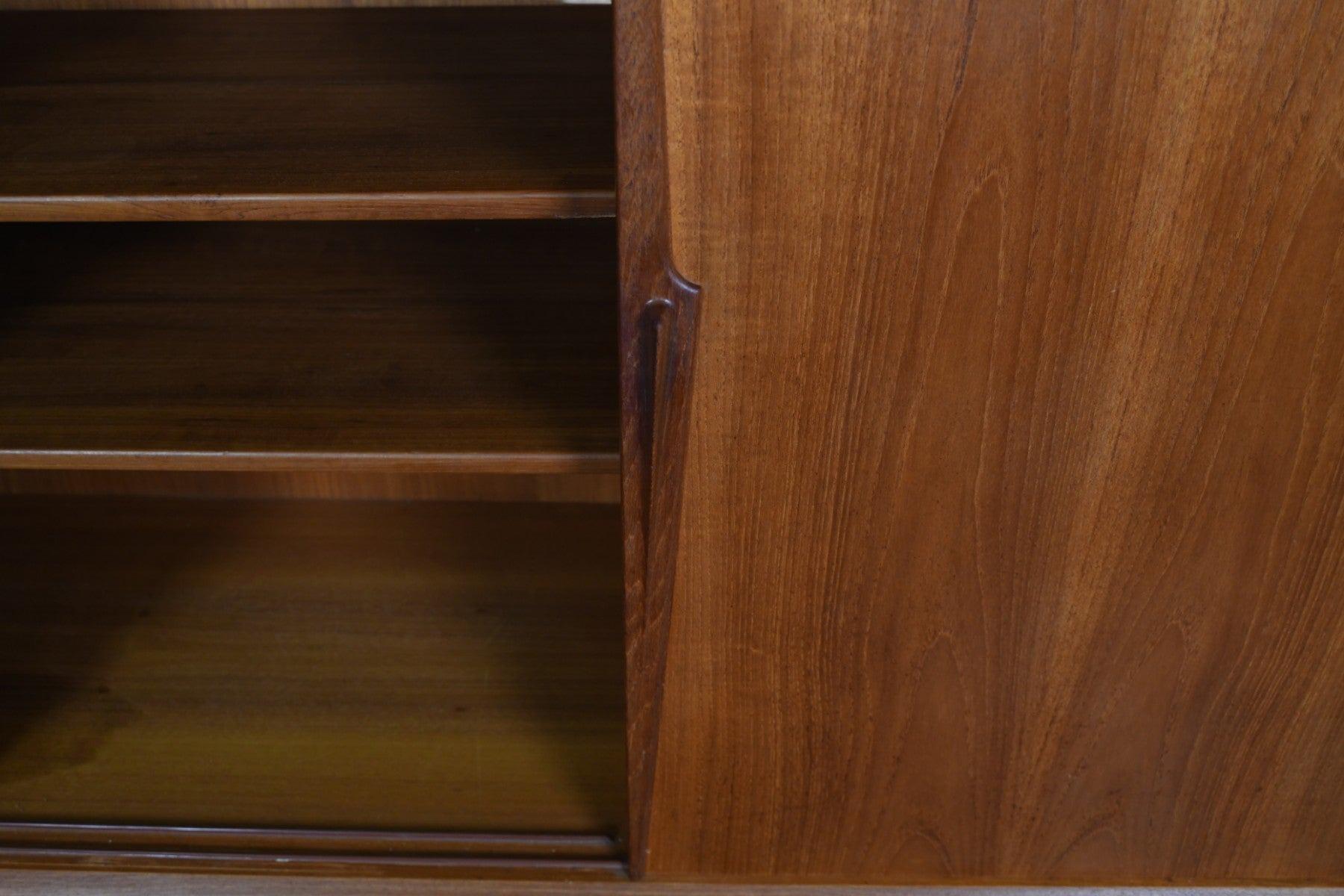 Danese Gunni Omann Modello 15 Credenza alta in teak in vendita
