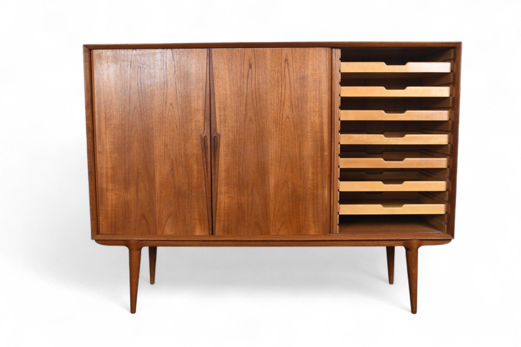 Teak Gunni Omann Modello 15 Credenza alta in teak in vendita