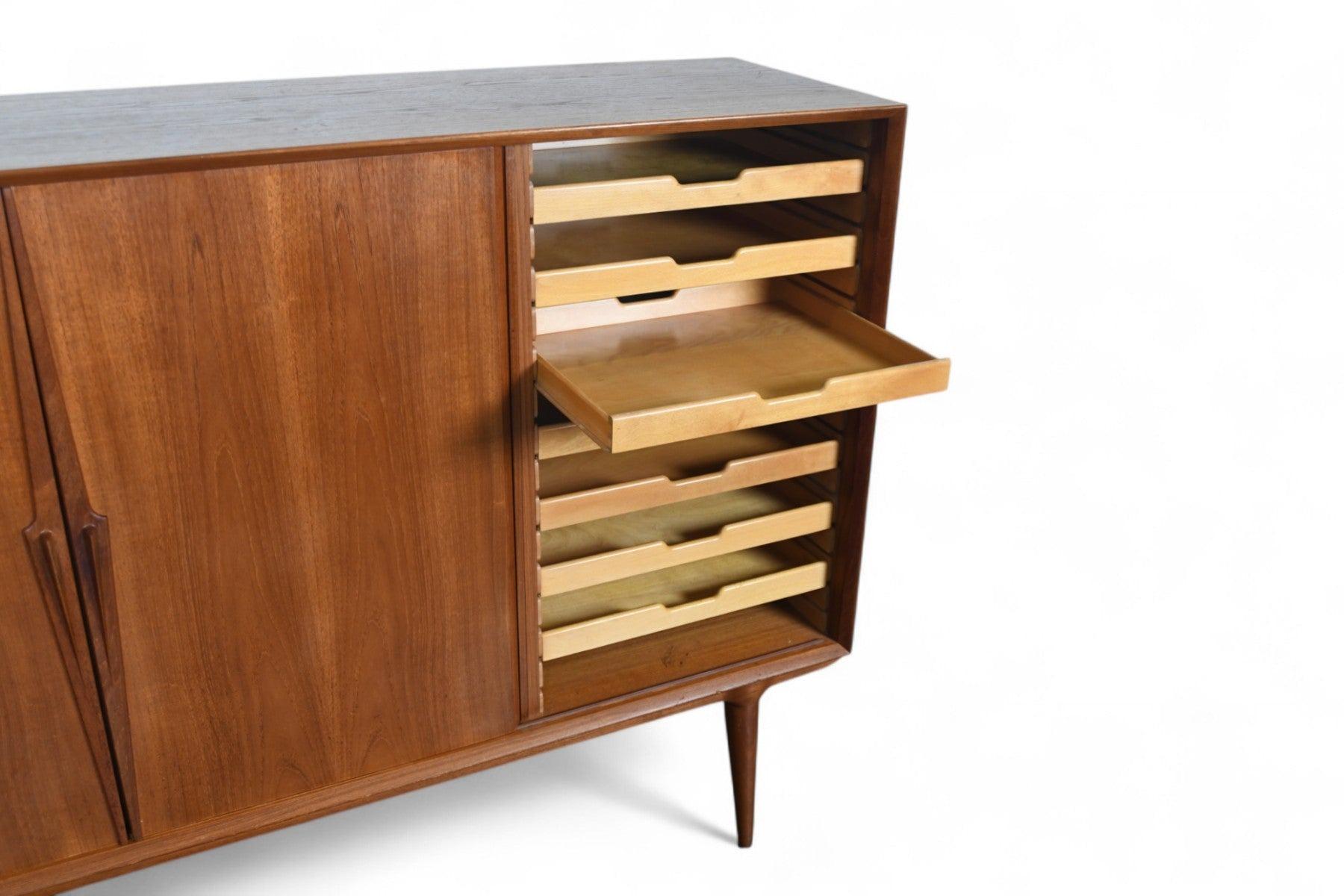 Gunni Omann Modello 15 Credenza alta in teak in vendita 2