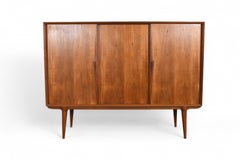 Gunni Omann Modello 15 Credenza alta in teak