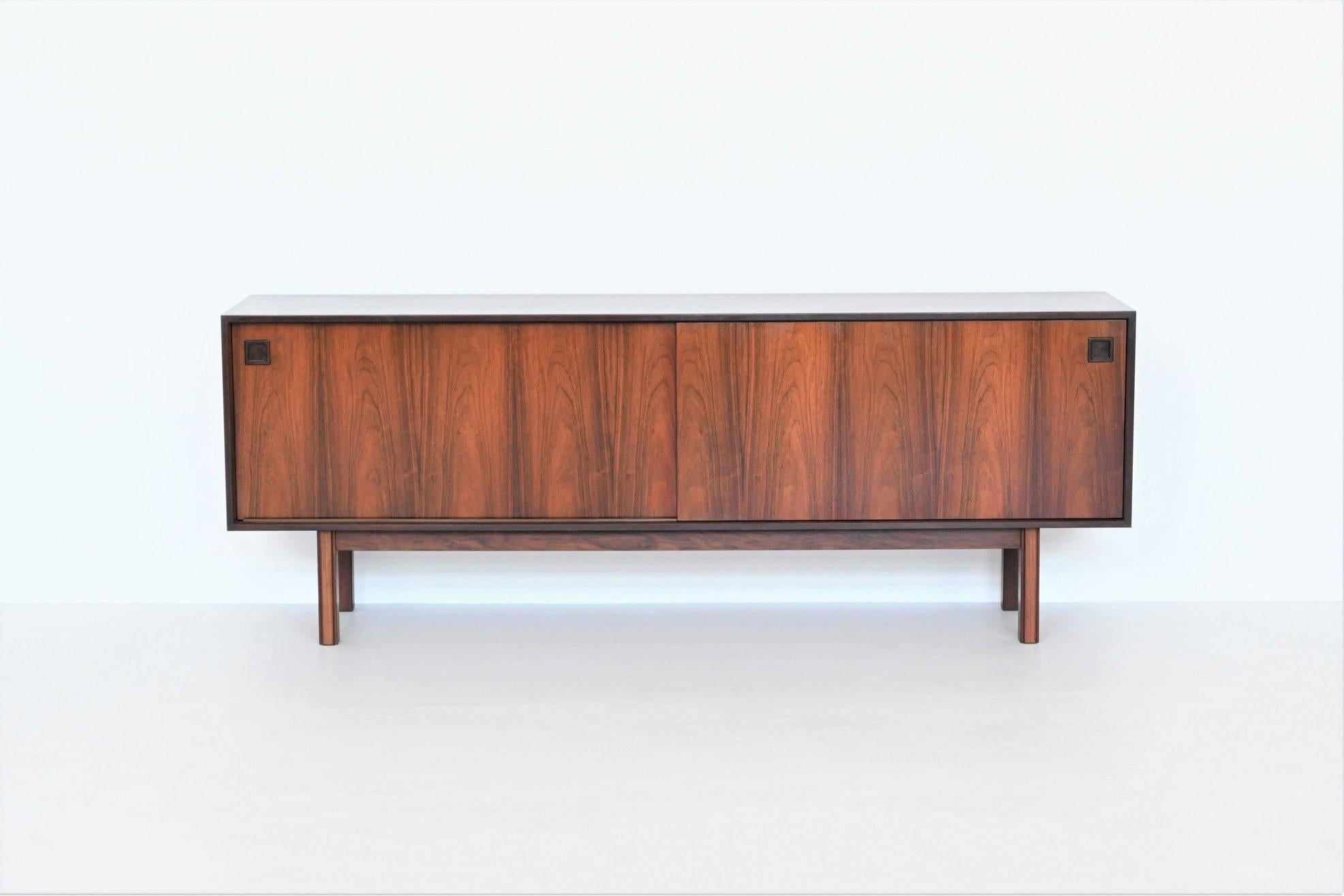 Beautiful and timeless sideboard model 21 designed Gunni Omann for Omann Junior, Denmark 1960. This well-crafted sideboard is executed in veneered rosewood supported by a solid hardwood frame. The wood has a stunning colour and striking grain