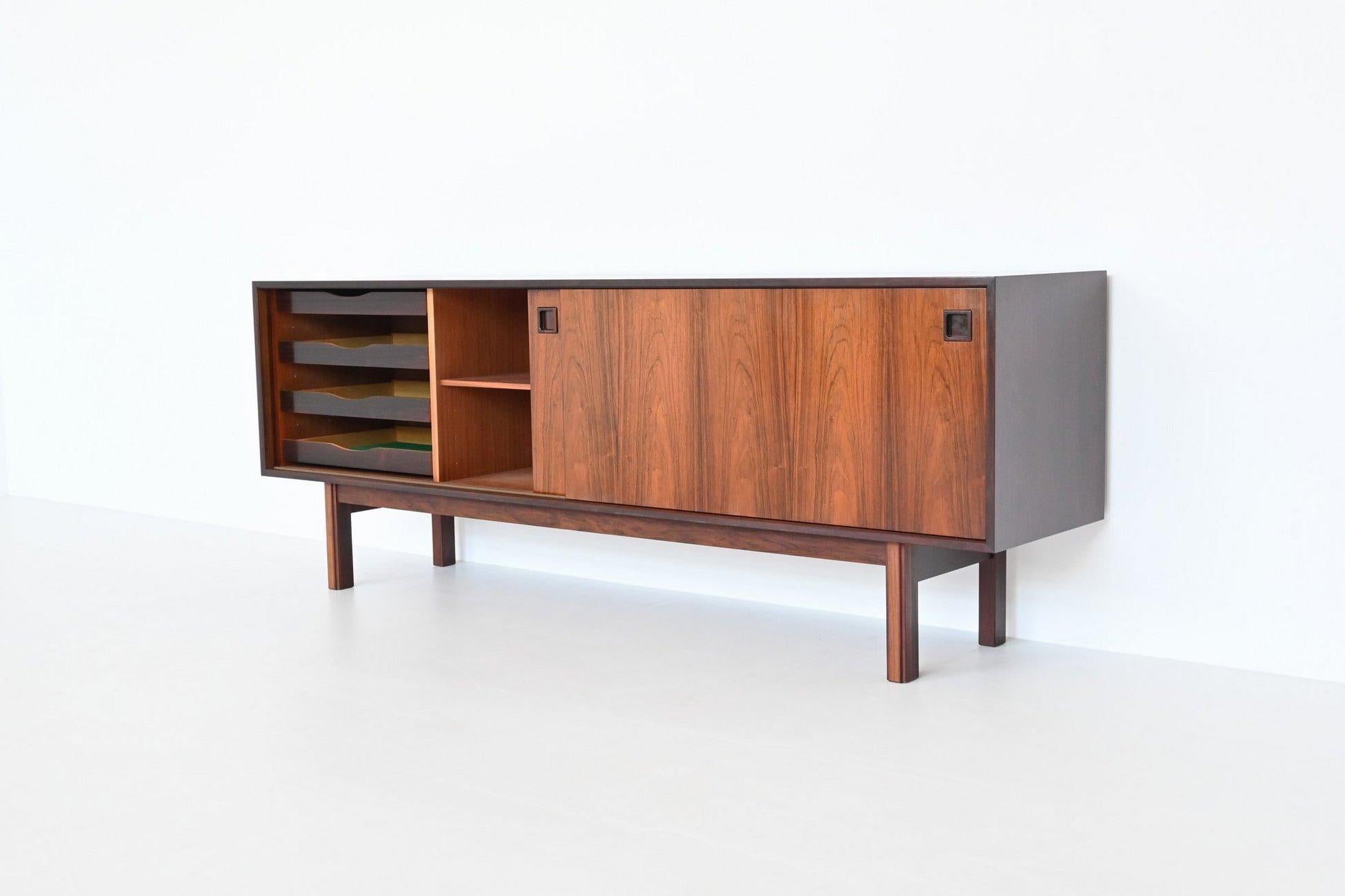 Gunni Omann model 21 sideboard in rosewood Omann Jun Denmark 1960 In Good Condition In Etten-Leur, NL