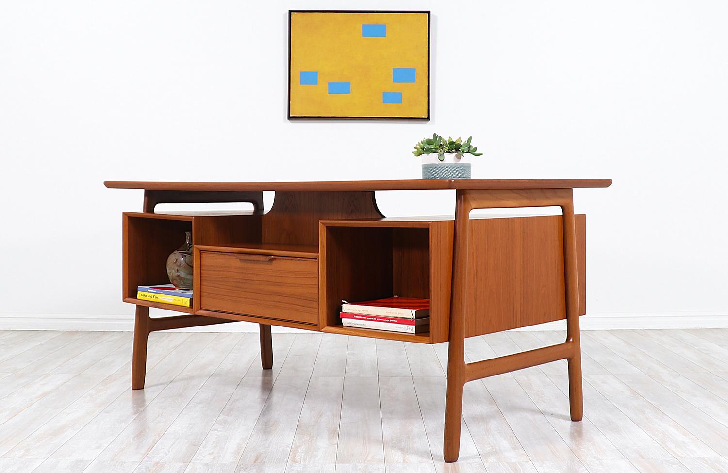 Gunni Omann Model-75 Floating-Top Desk for Omann Jun In Excellent Condition In Los Angeles, CA