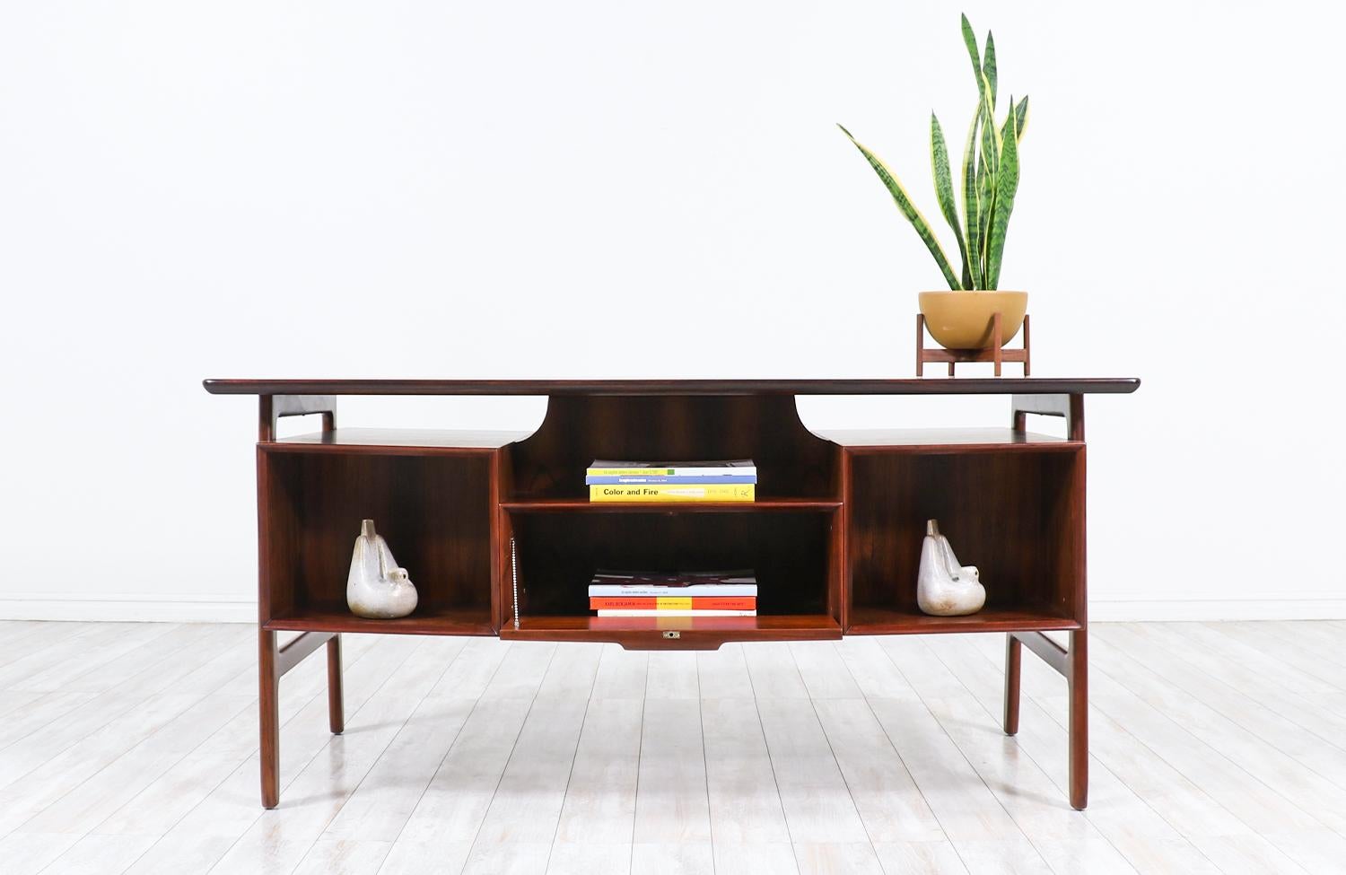 Gunni Omann Model-75 Floating Top Rosewood Desk for Omann Jun In Excellent Condition In Los Angeles, CA