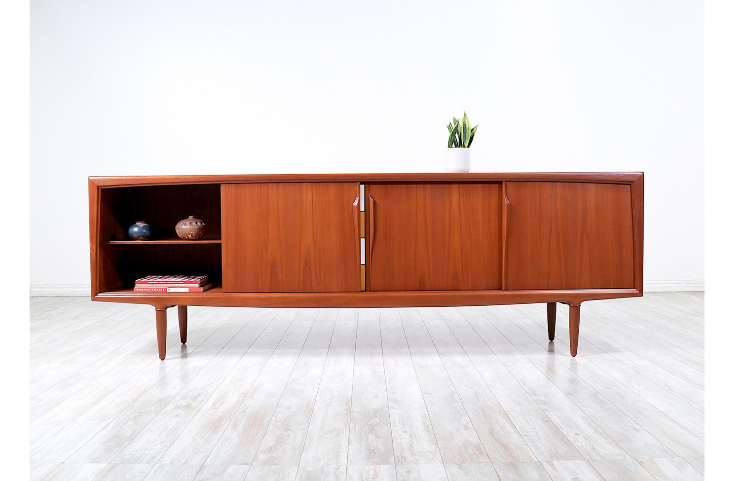 Gunni Omann Teak & Multi-Lacquered Credenza for Axel Christiansen In Excellent Condition In Los Angeles, CA