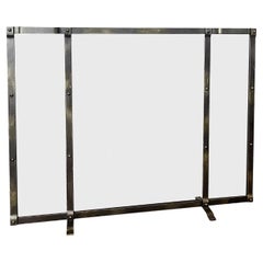 Gunnison Fire Screen in Gold Rubbed Black, prêt à être expédié