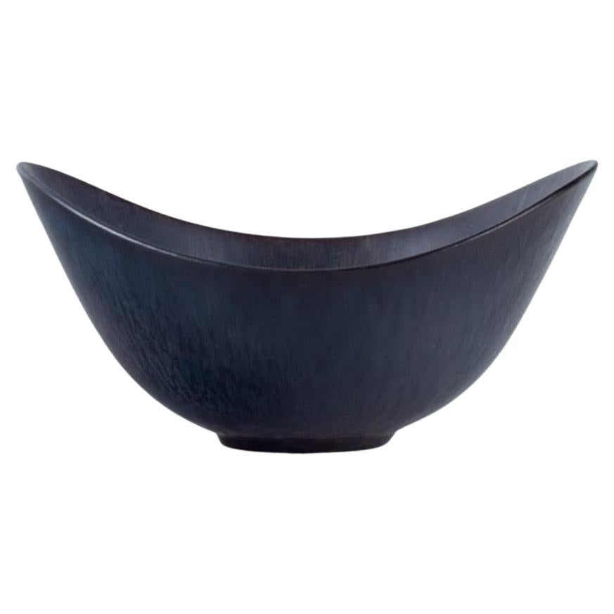 Gunnnar Nylund for Rörstrand, ceramic bowl with blue-violet glaze. Mid-20th C. For Sale