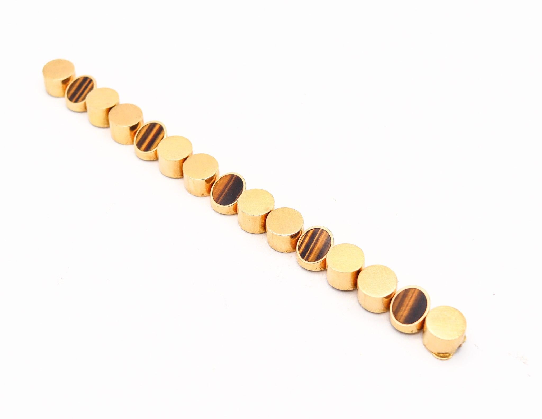 Taille cabochon GÜNTER KRAUSS 1970 Bracelet géométrique moderniste en or 18Kt et yeux de tigre en vente