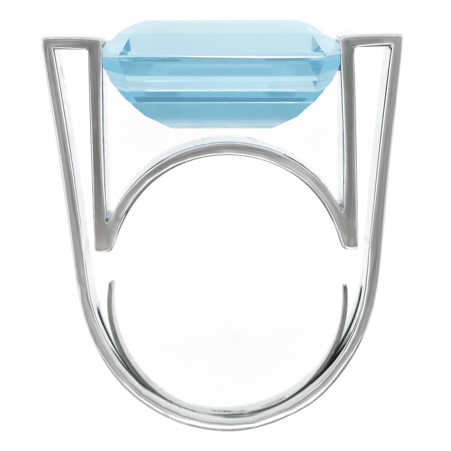 Taille émeraude Günter Wyss Hyper-Modern Aquamarine Ring (bague en aigue-marine) en vente