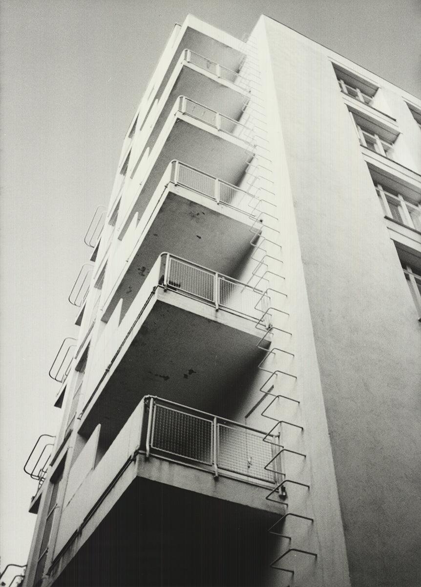 Gunther Forg „Architektur II“ 1993- Offset-Lithographie- Signiert – Print von Günther Förg