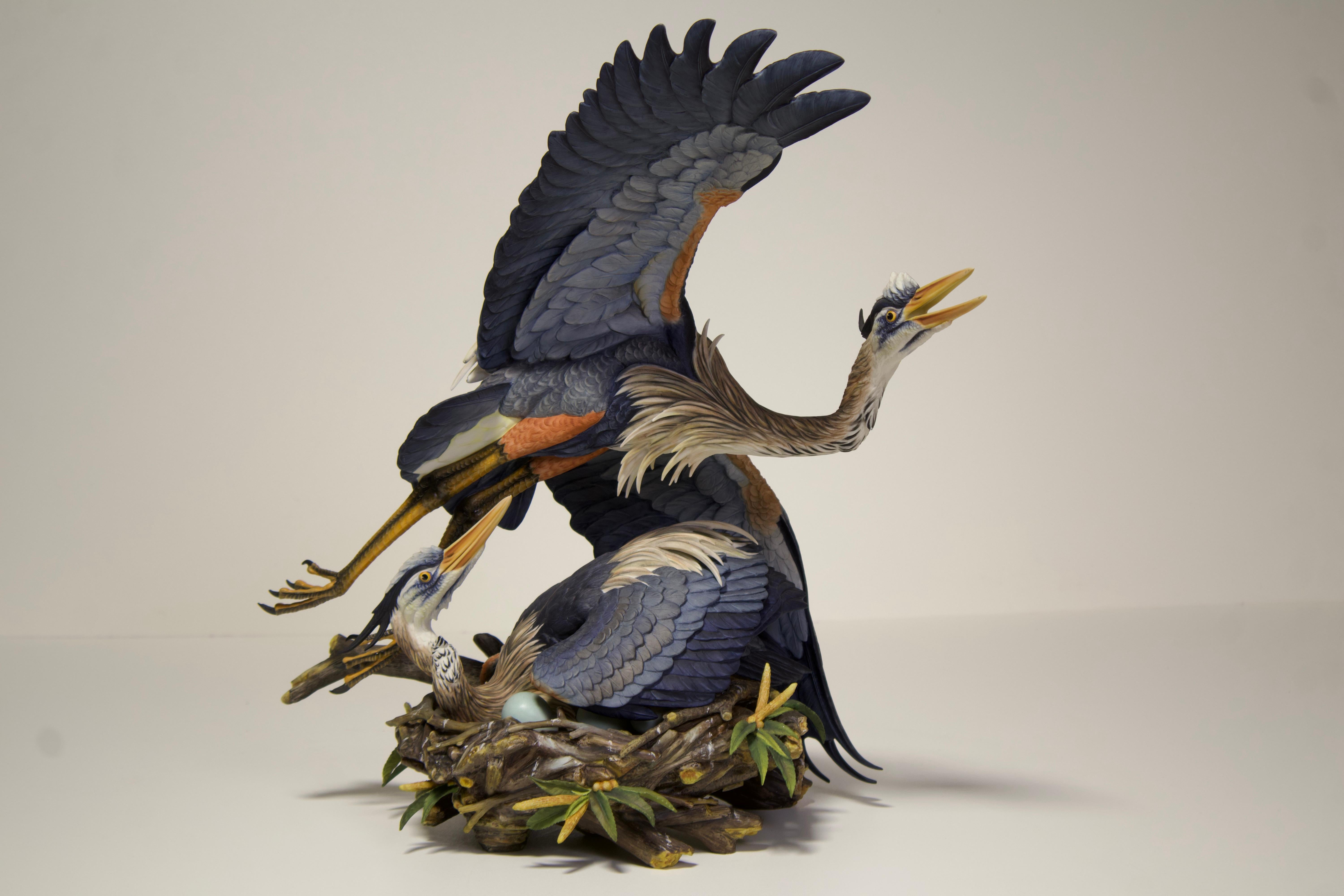 Gunther Granget Figurative Sculpture - Hutschenreuther Porcelain Figurine "The Challenge" (Blue Heron)