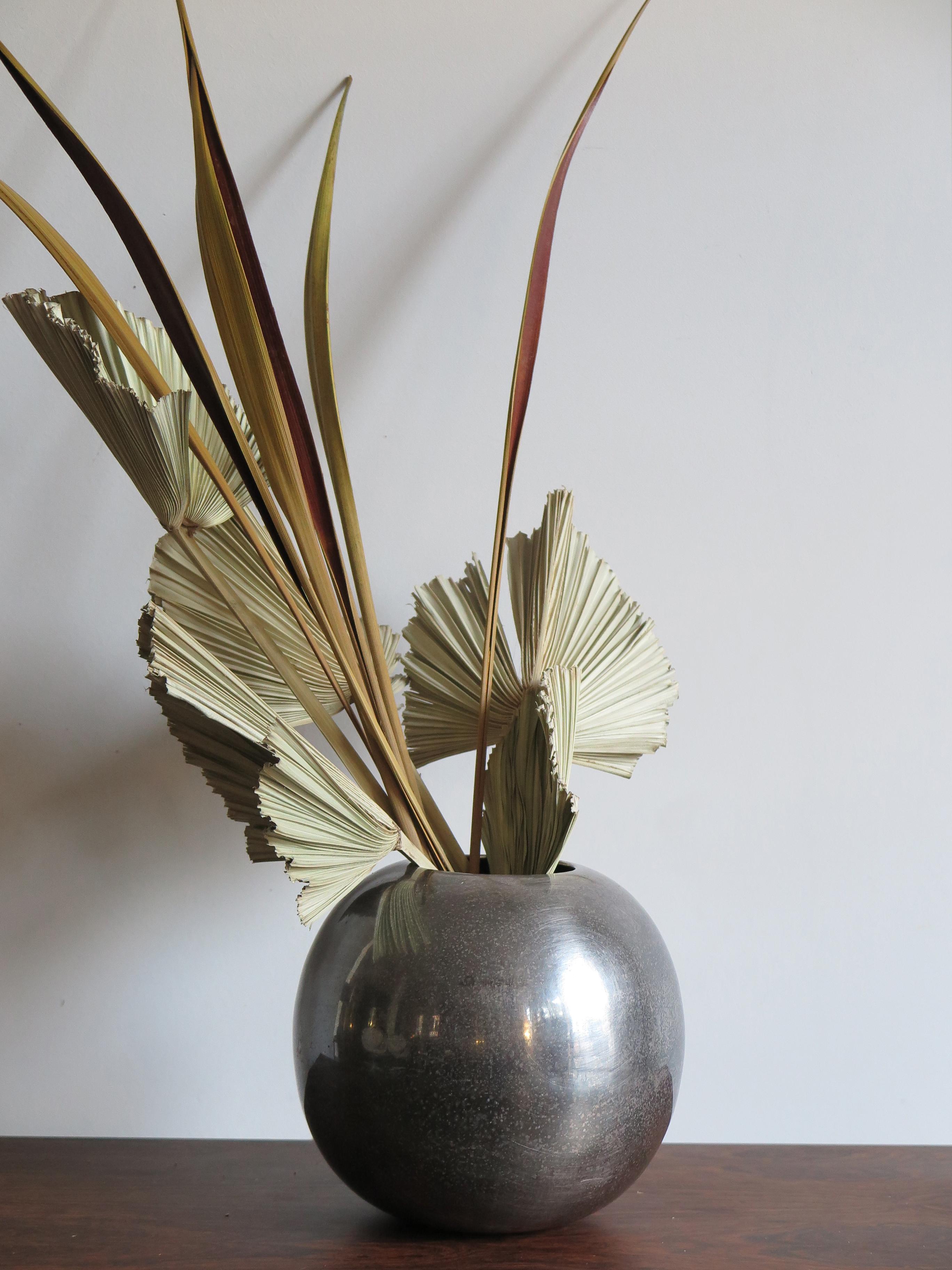 Big ball metal vase or centerpiece designed by Günther Lambert, signed below.
Please note that the item is original of the period and this shows normal signs of age and use.