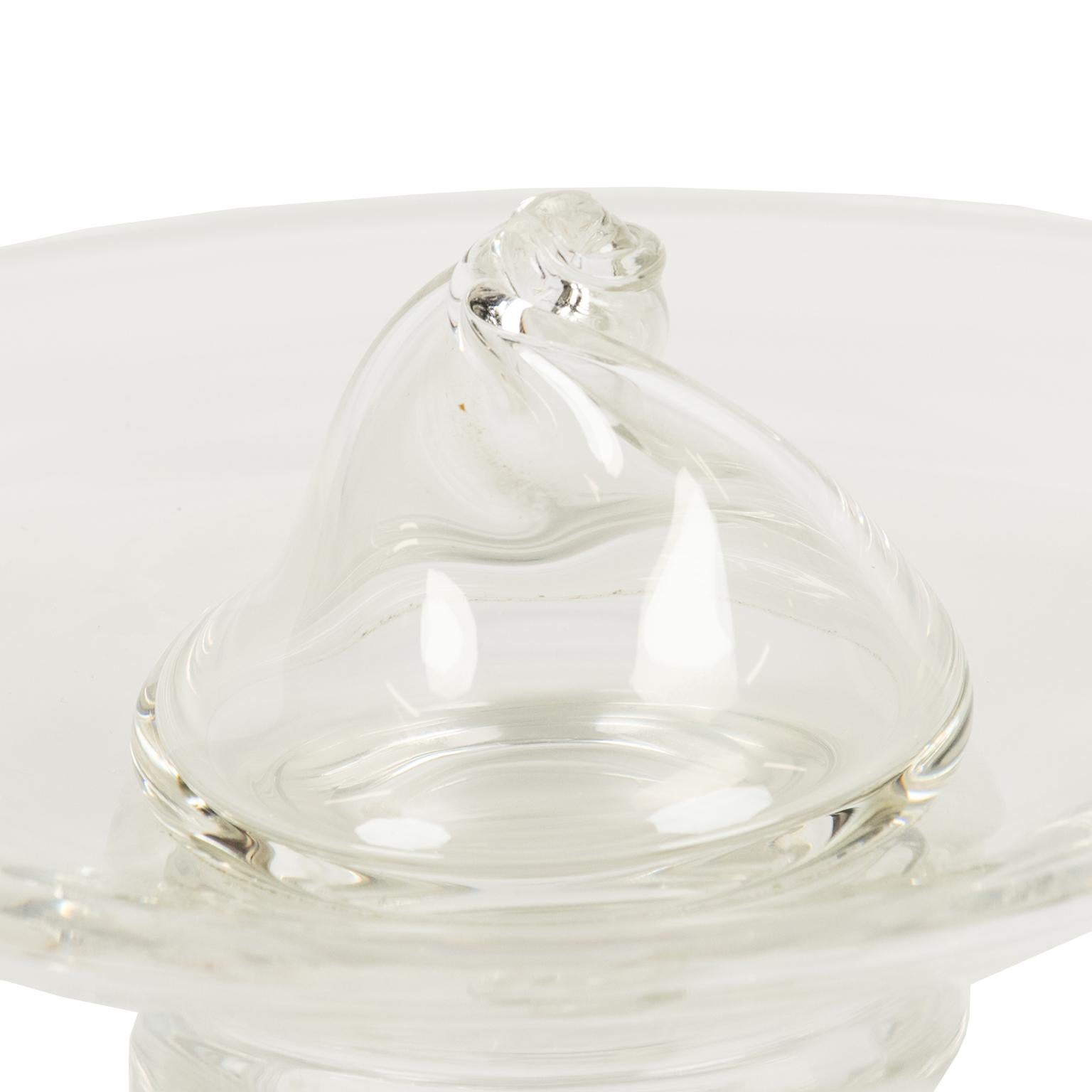 Une pièce sculpturale en verre pour le collectionneur ! Il s'agit d'une œuvre signée et numérotée de l'artiste allemand Gunther Uecker pour 
Rosenthal, 1975. Il s'agit du numéro 2800 d'une édition limitée à 3000 exemplaires. 
Excellent état, sans