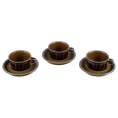 Gunvor Olin-Grönqvist pour Arabia, "Cosmos, trois ensembles de tasses à thé avec  soucoupes