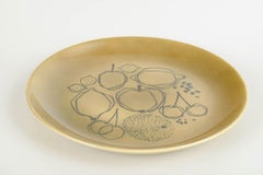 Gunvor Olin-Grönqvist for Arabia. Large ceramic dish with graphic fruit motif.