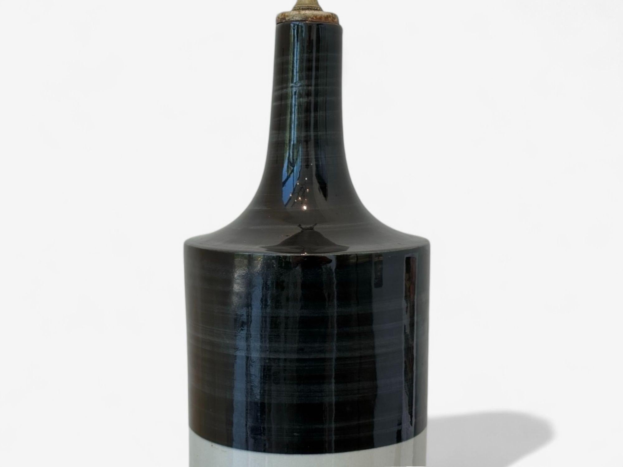 Gunvor Olin-Grönqvist, Cerámica esmaltada, Lámpara de mesa grande, Finlandia, años 60 Finlandés en venta