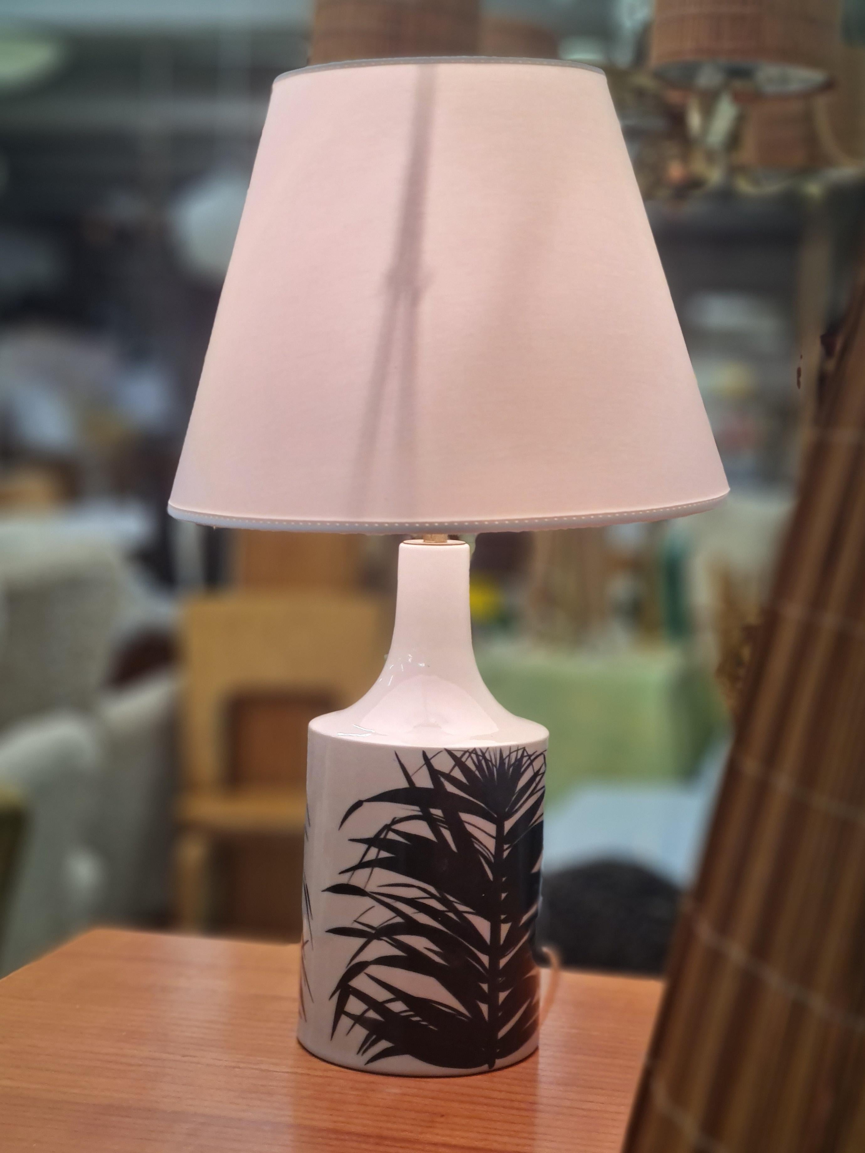 Milieu du XXe siècle Gunvor Olin-Grönqvist Lampe de table à feuilles de palmier Modèle 9, Arabia pour Stockmann Années 1960 en vente