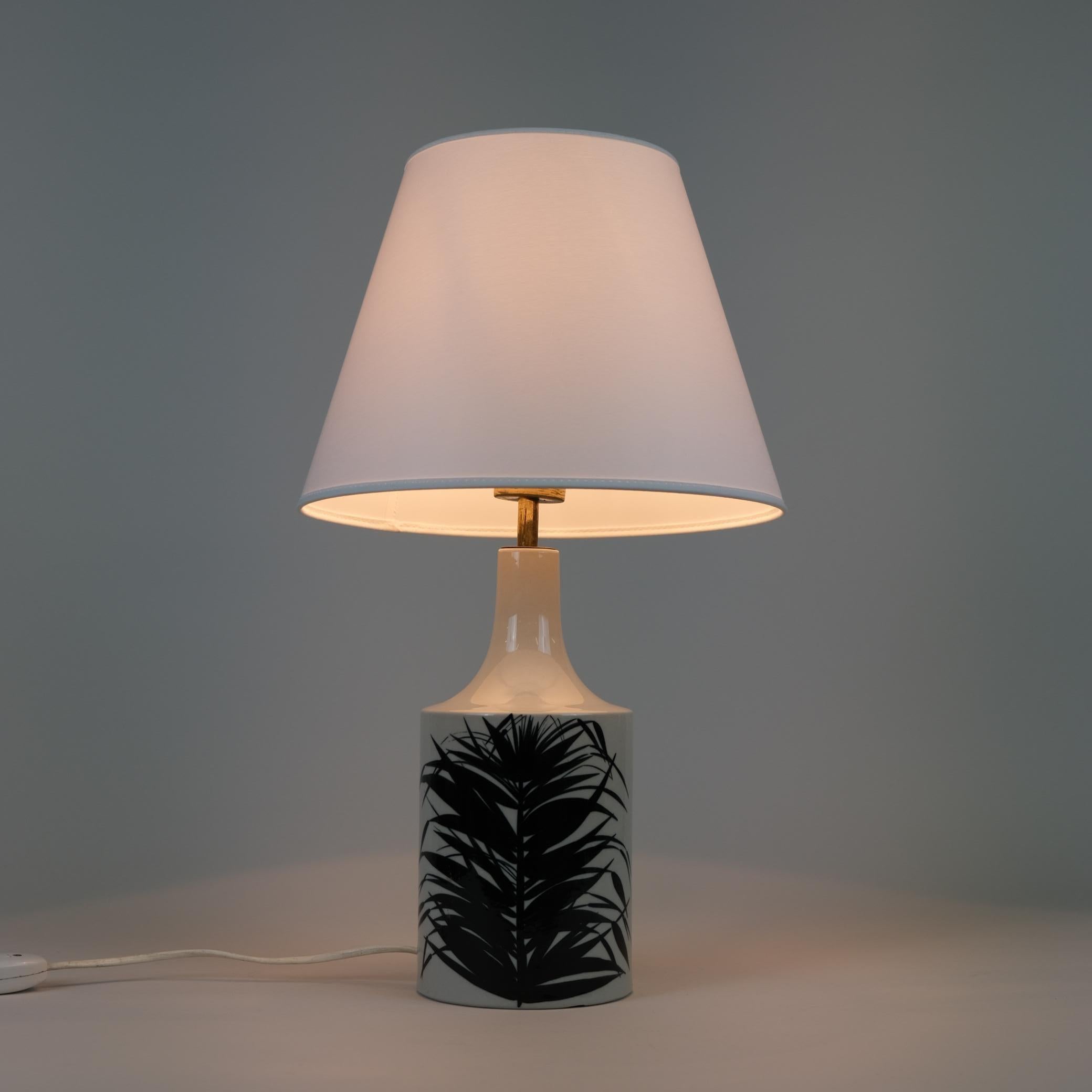 Céramique Gunvor Olin-Grönqvist Lampe de table à feuilles de palmier Modèle 9, Arabia pour Stockmann Années 1960 en vente