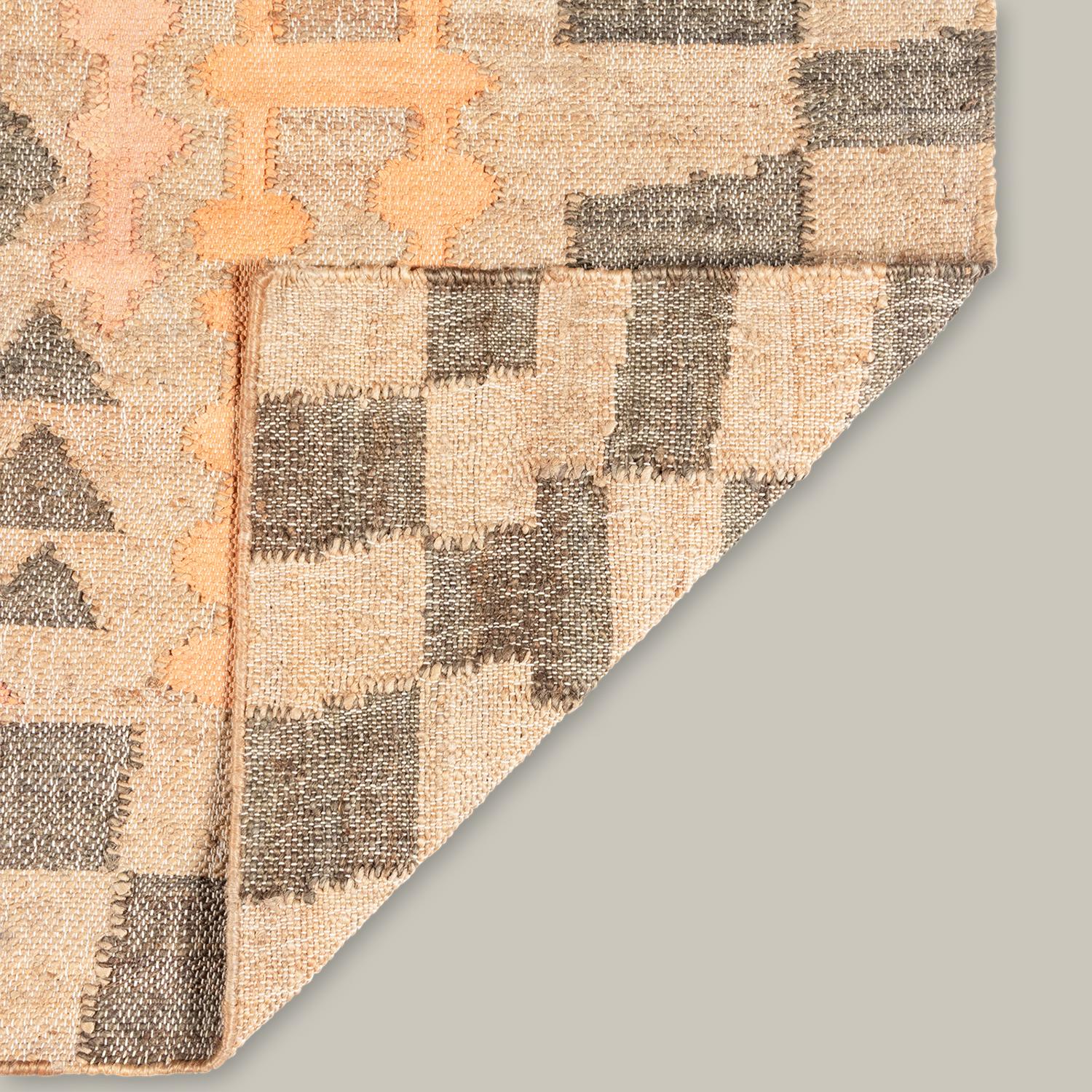 Grounded in the beauty of raw materials, the Gurara Collection’s tones and textures are inspired by Brancusi. The interwoven pattern, constructed of jute, varies in its colors and shapes but is always connected by the maker’s technique. Sculptural