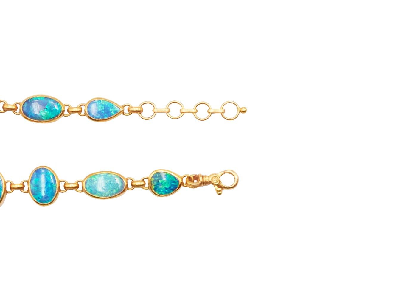 Gurhan 22-24 Karat Hammered Yellow Gold Cabochon Australian Opal Bracelet In New Condition In New York, NY