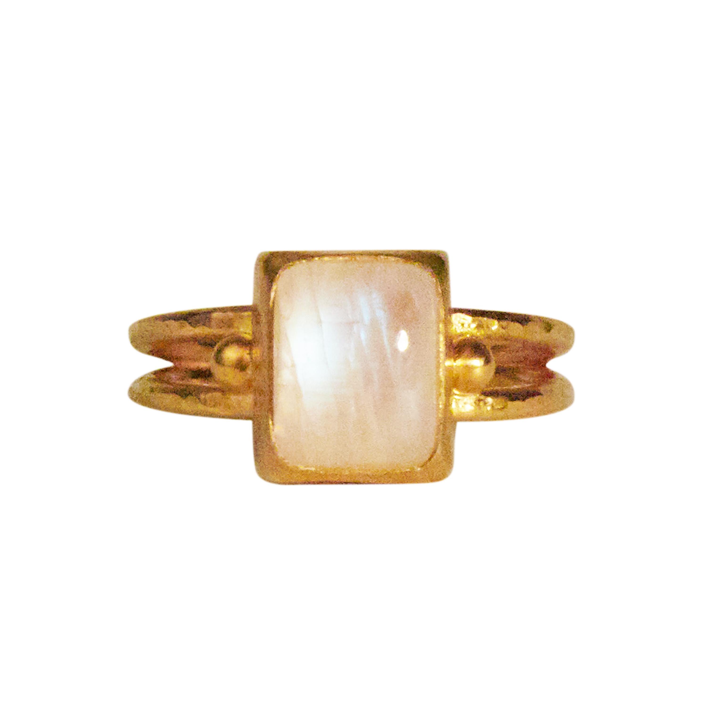 Contemporary GURHAN 22-24 Karat Hammered Yellow Gold Cabochon Rainbow Moonstone Cocktail Ring For Sale