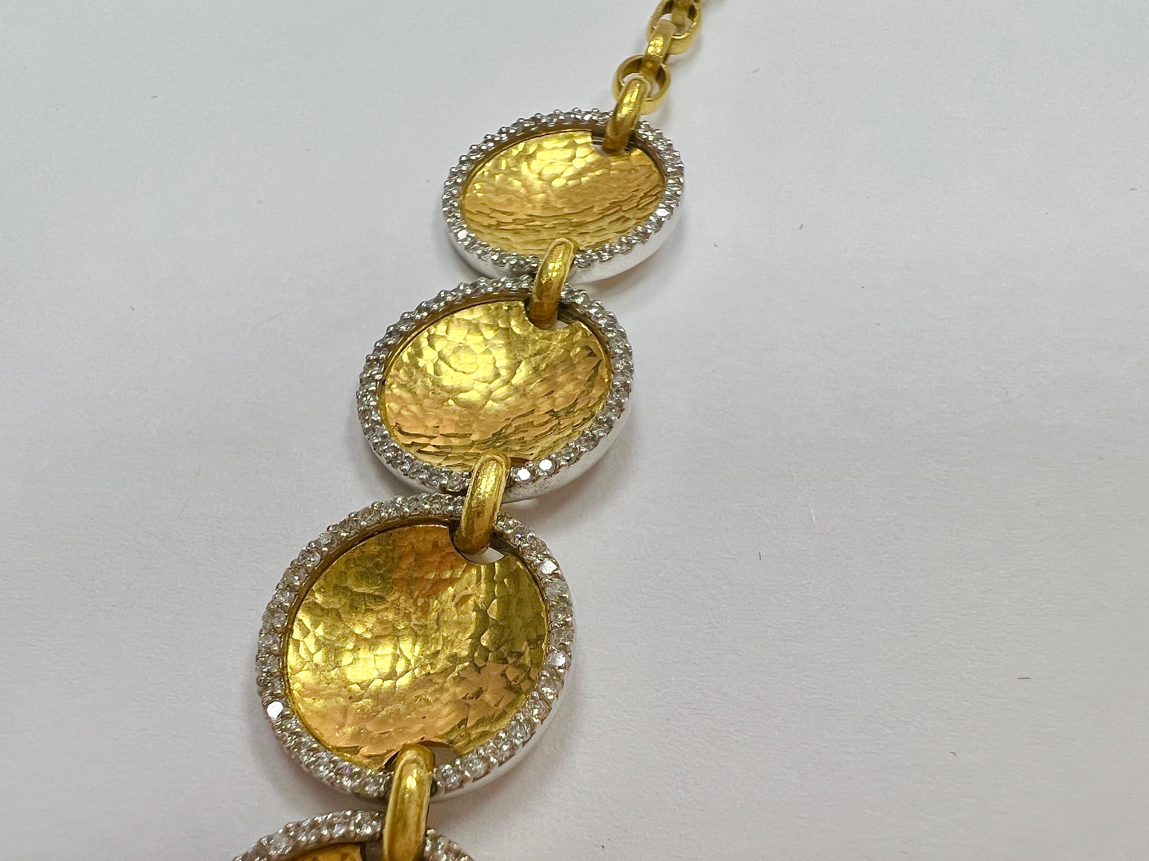 Taglio rotondo Gurhan 22k Gold Diamond Hammered Finish Necklace in vendita